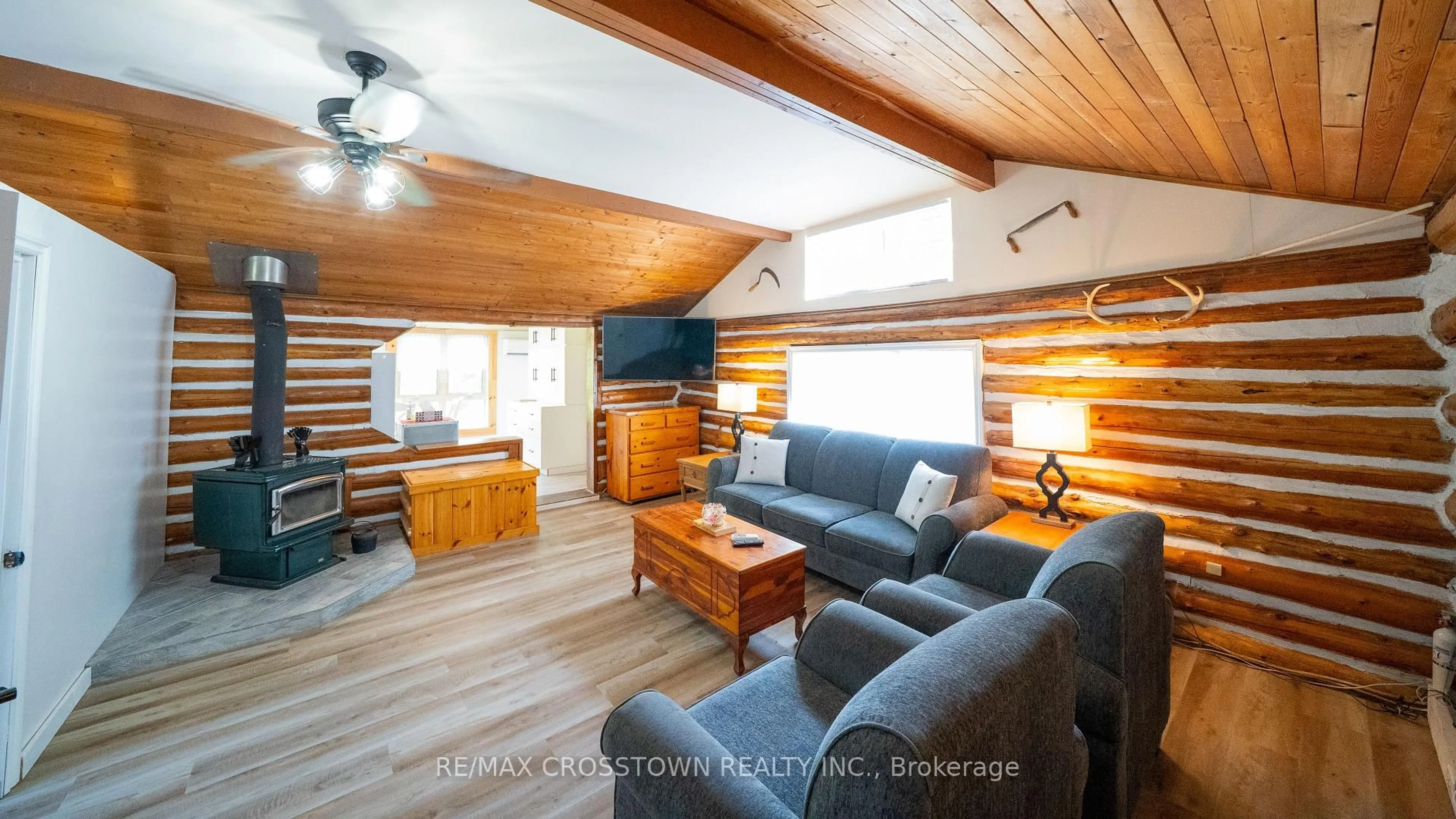 Living room with furniture, wood/laminate floor for 1161 Uffington Rd, Bracebridge Ontario P1L 1X1