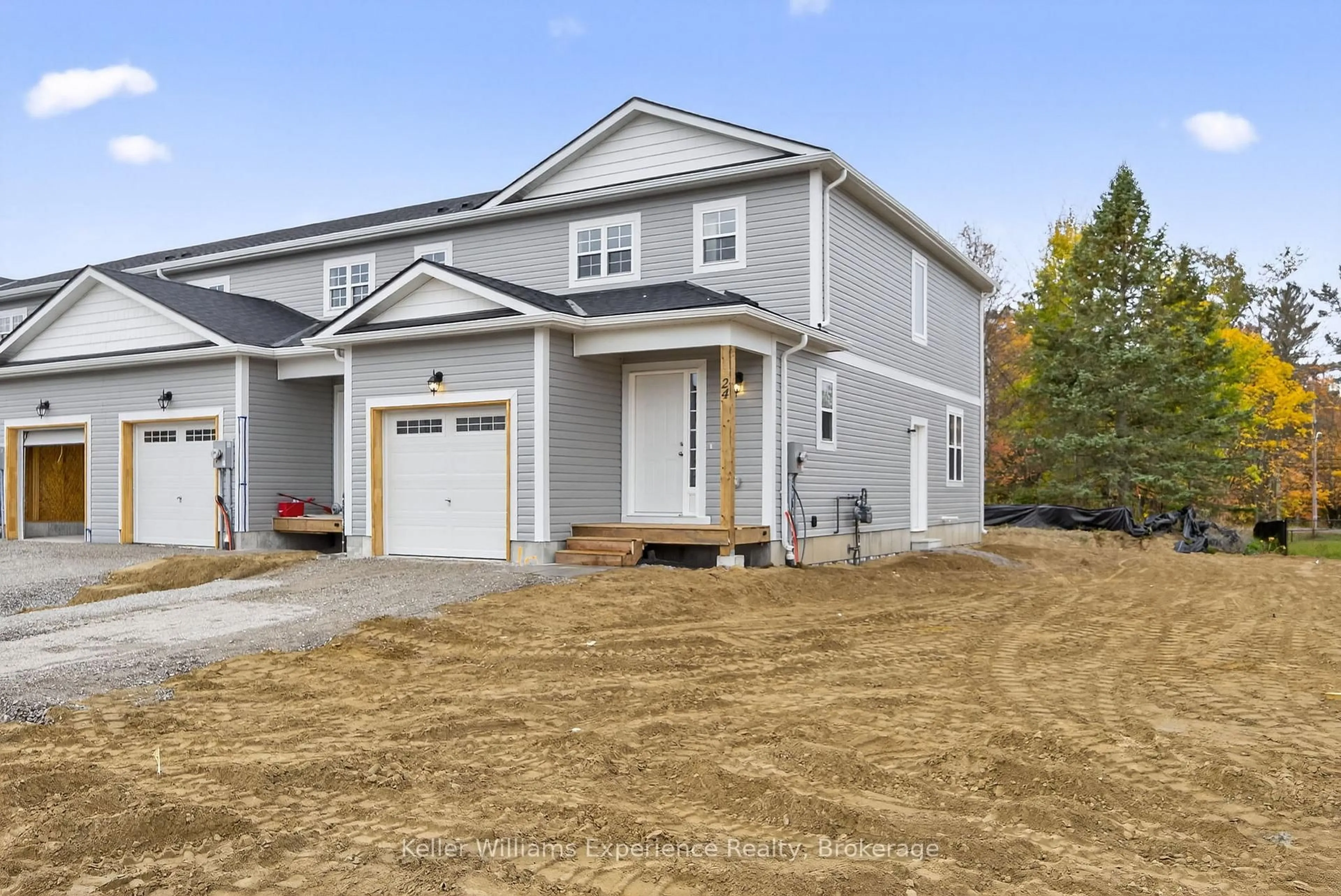 Home with vinyl exterior material, street for 24 McConnell Cres, Bracebridge Ontario P1L 0N7