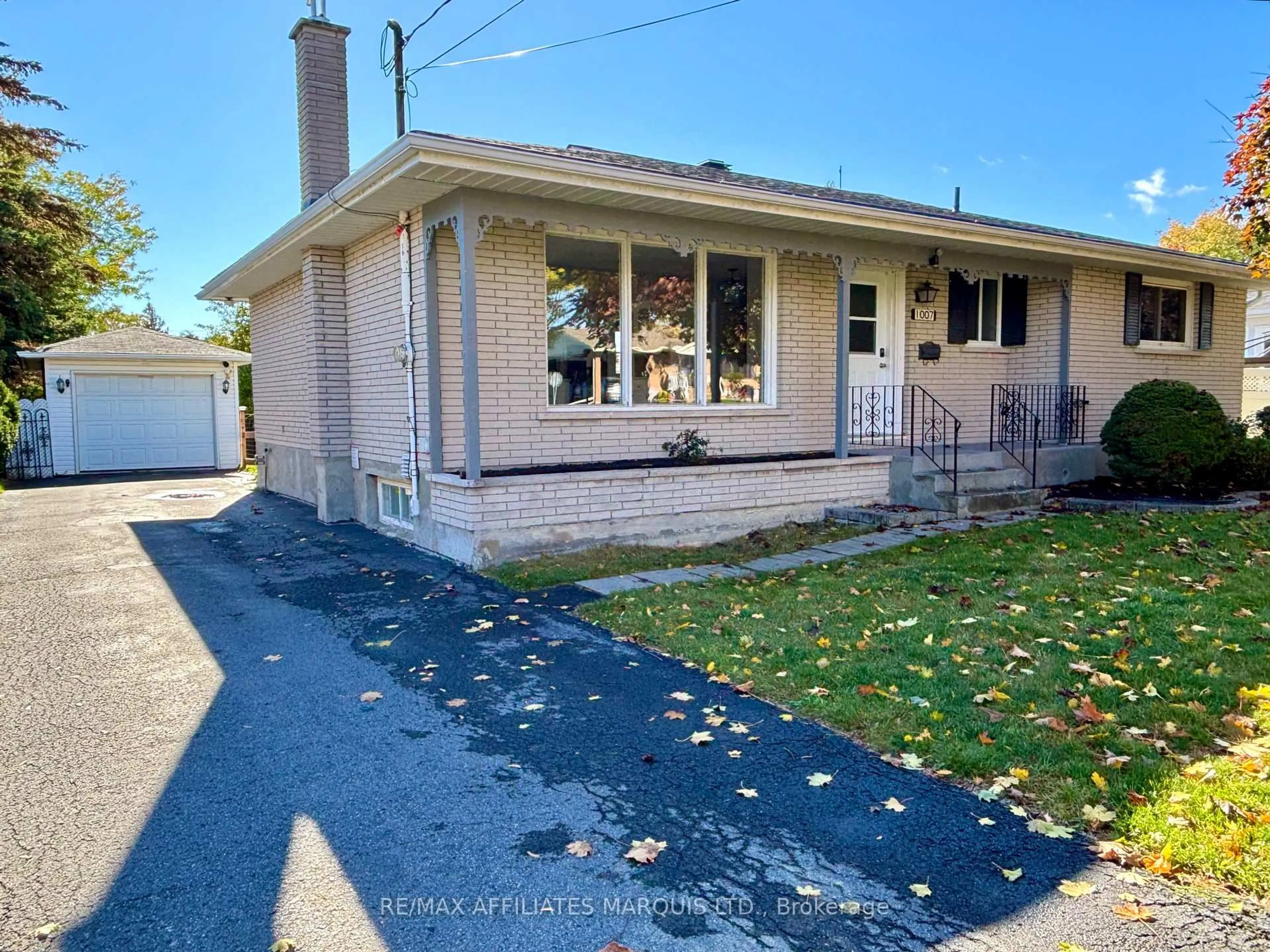 A pic from outside/outdoor area/front of a property/back of a property/a pic from drone, street for 1007 Lasalle Rd, Cornwall Ontario K6H 2W2