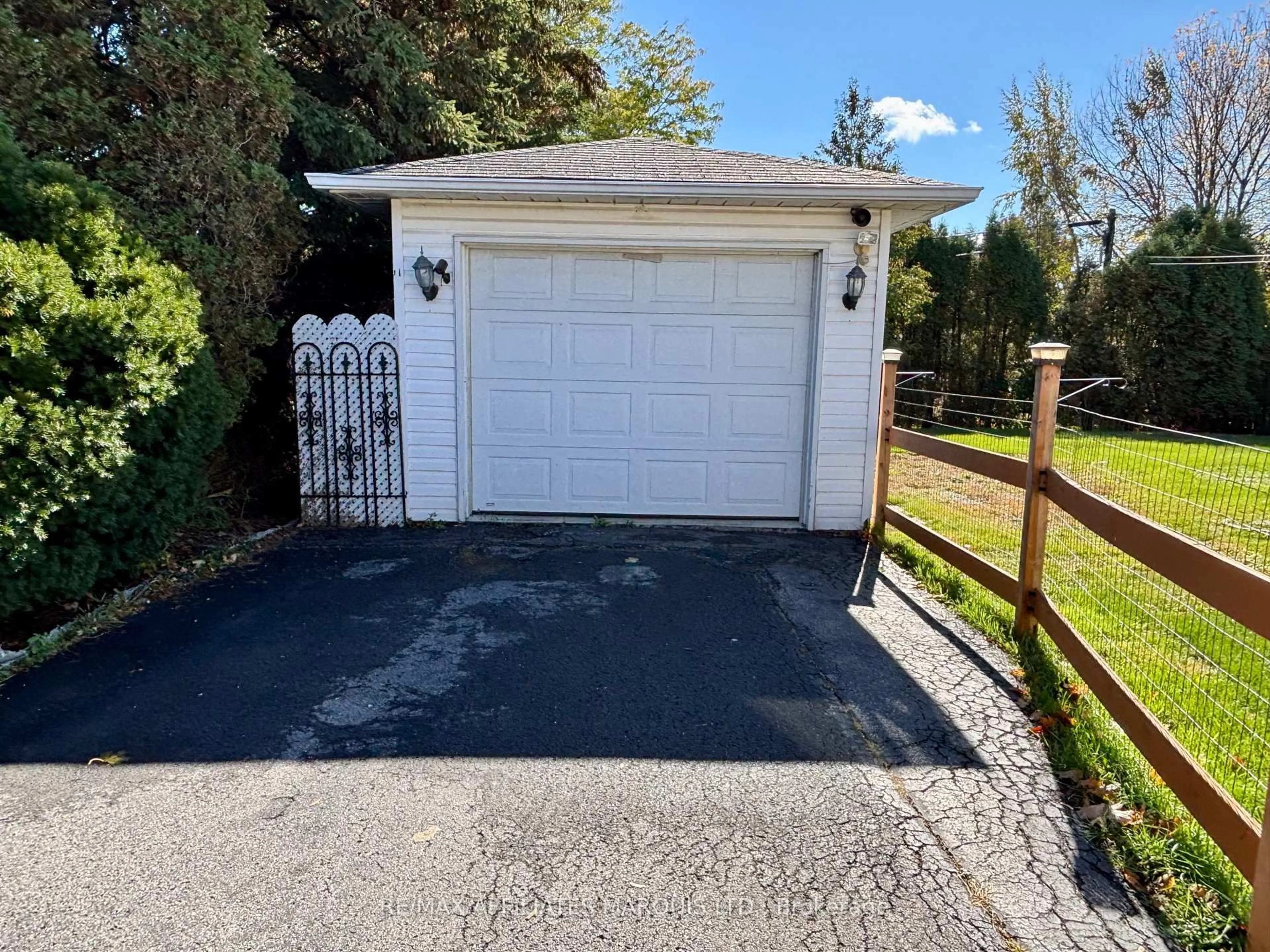 Shed for 1007 Lasalle Rd, Cornwall Ontario K6H 2W2