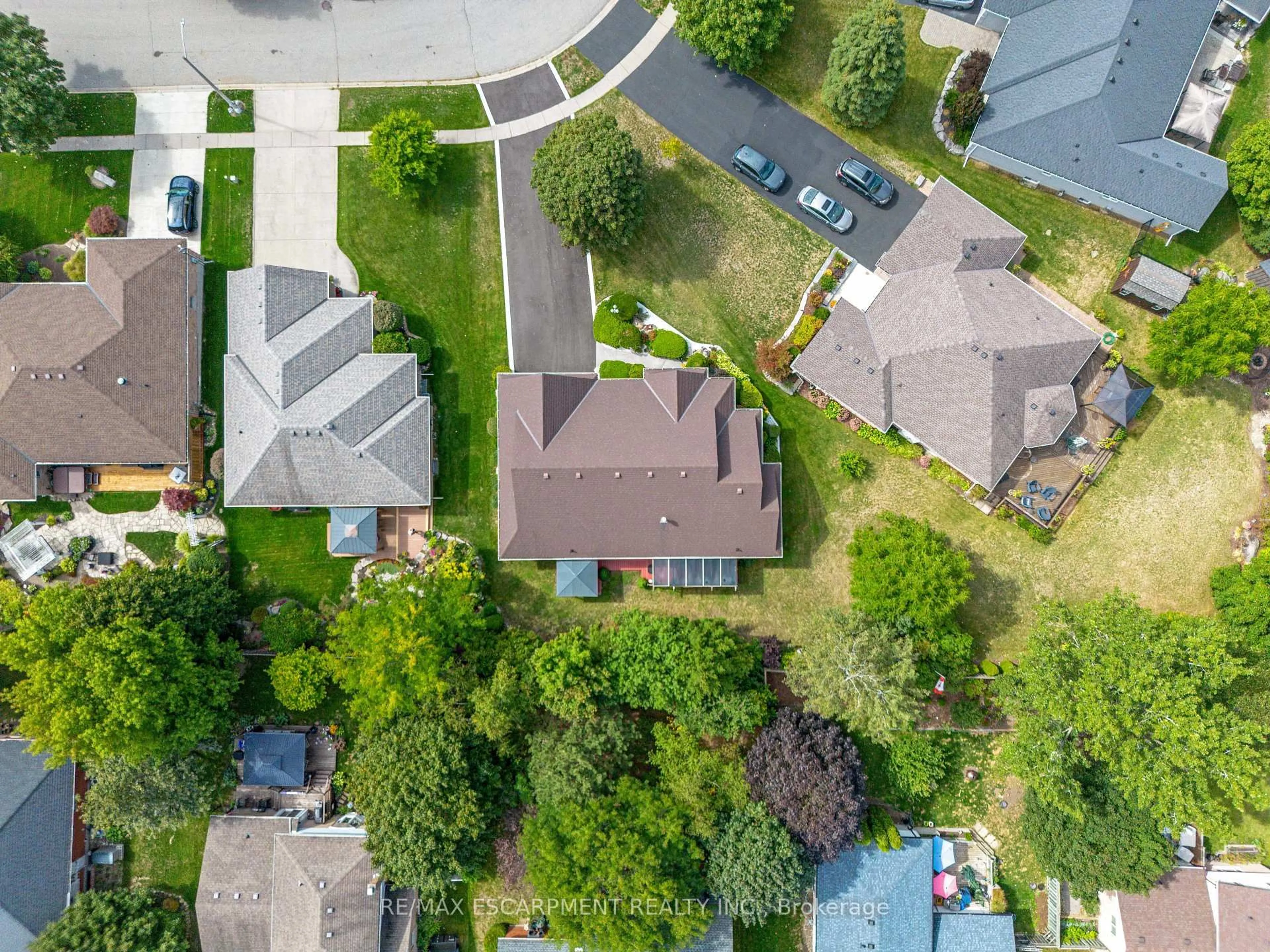 A pic from outside/outdoor area/front of a property/back of a property/a pic from drone, street for 178 Bernardi Cres, Guelph/Eramosa Ontario N0B 2K0