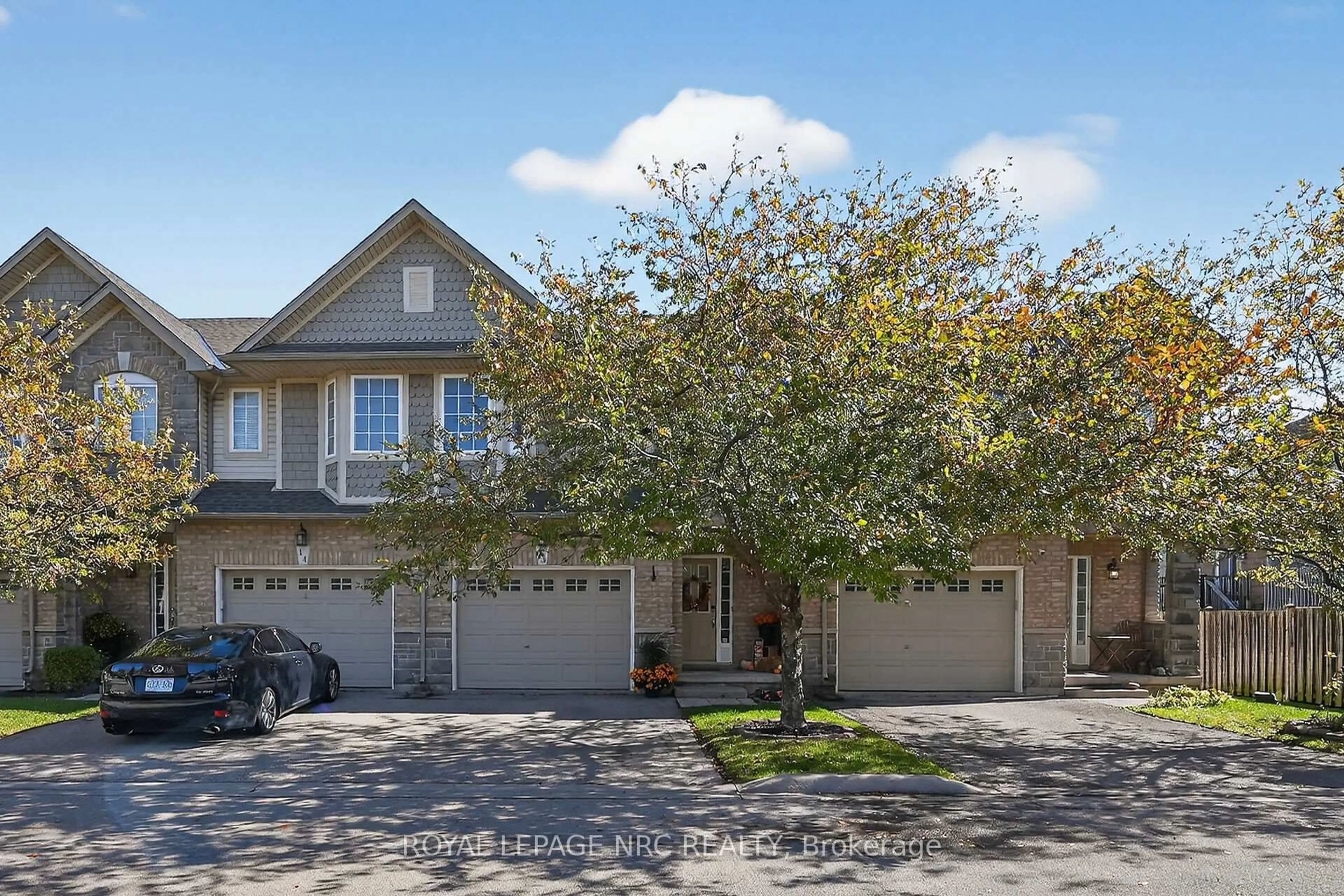 A pic from outside/outdoor area/front of a property/back of a property/a pic from drone, street for 40 Dartmouth Gate #15, Hamilton Ontario L8E 0C4