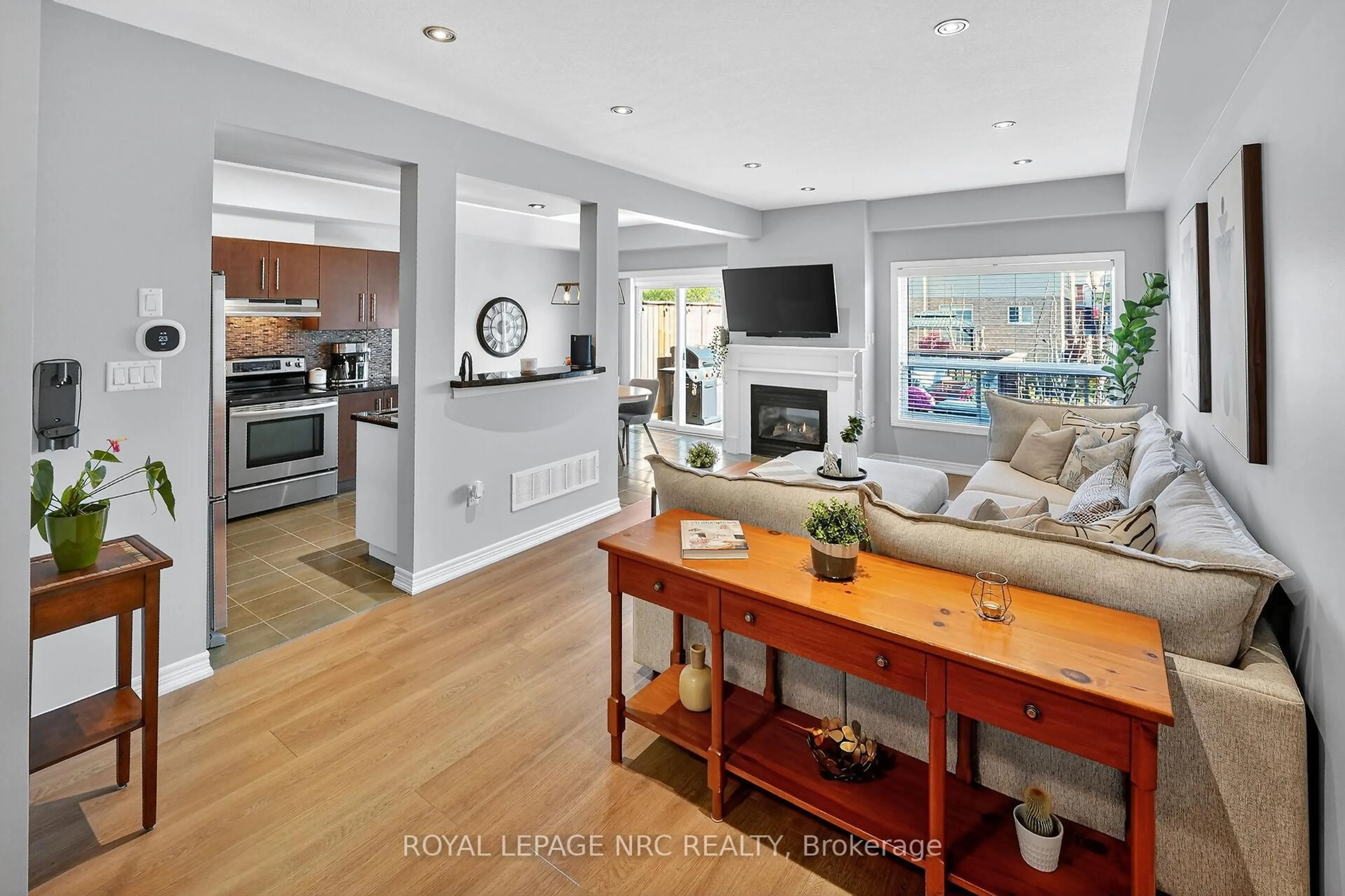 Open concept kitchen, unknown for 40 Dartmouth Gate #15, Hamilton Ontario L8E 0C4