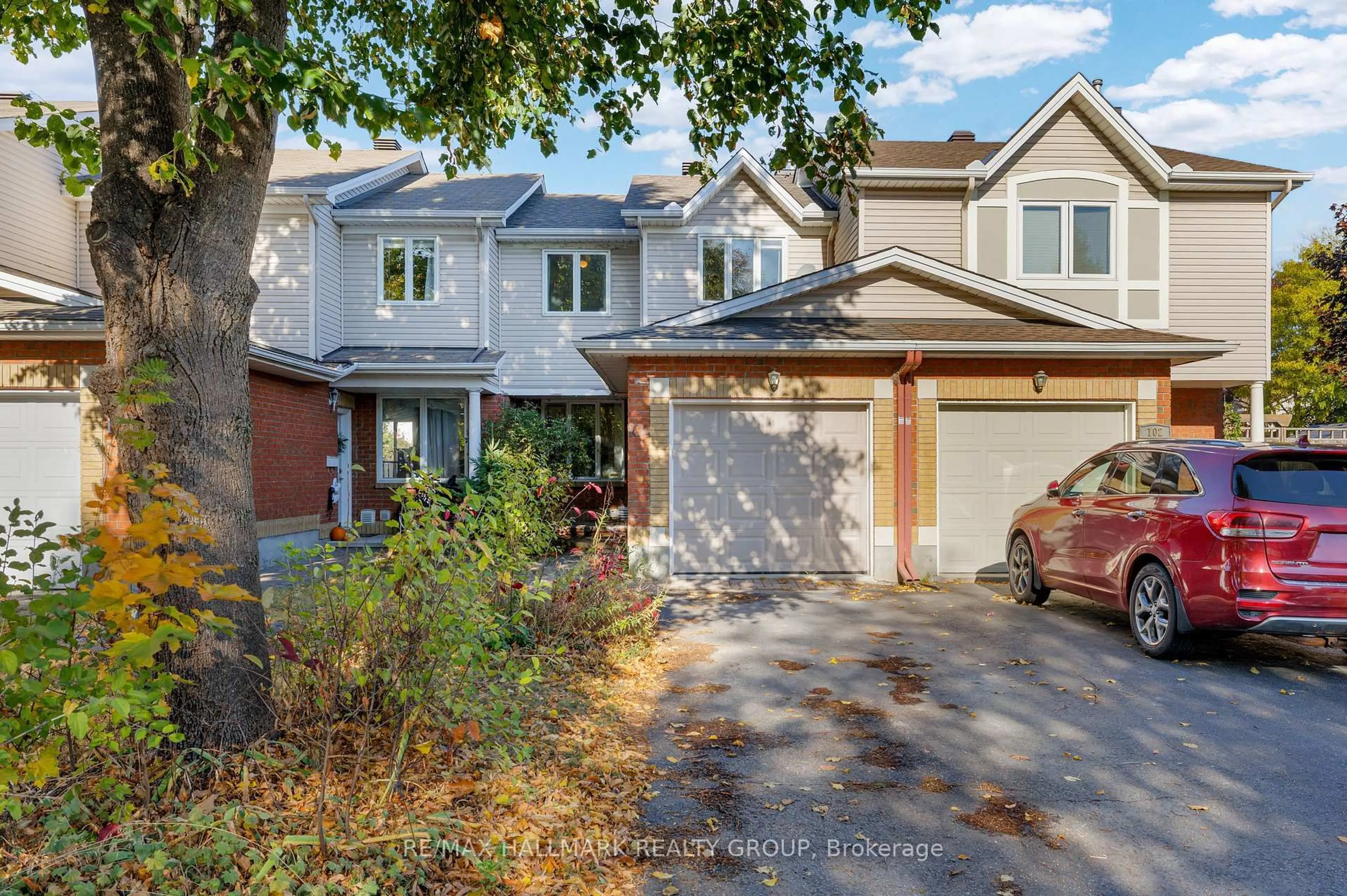 Unknown for 104 Banchory Cres, Ottawa Ontario K2K 2V2