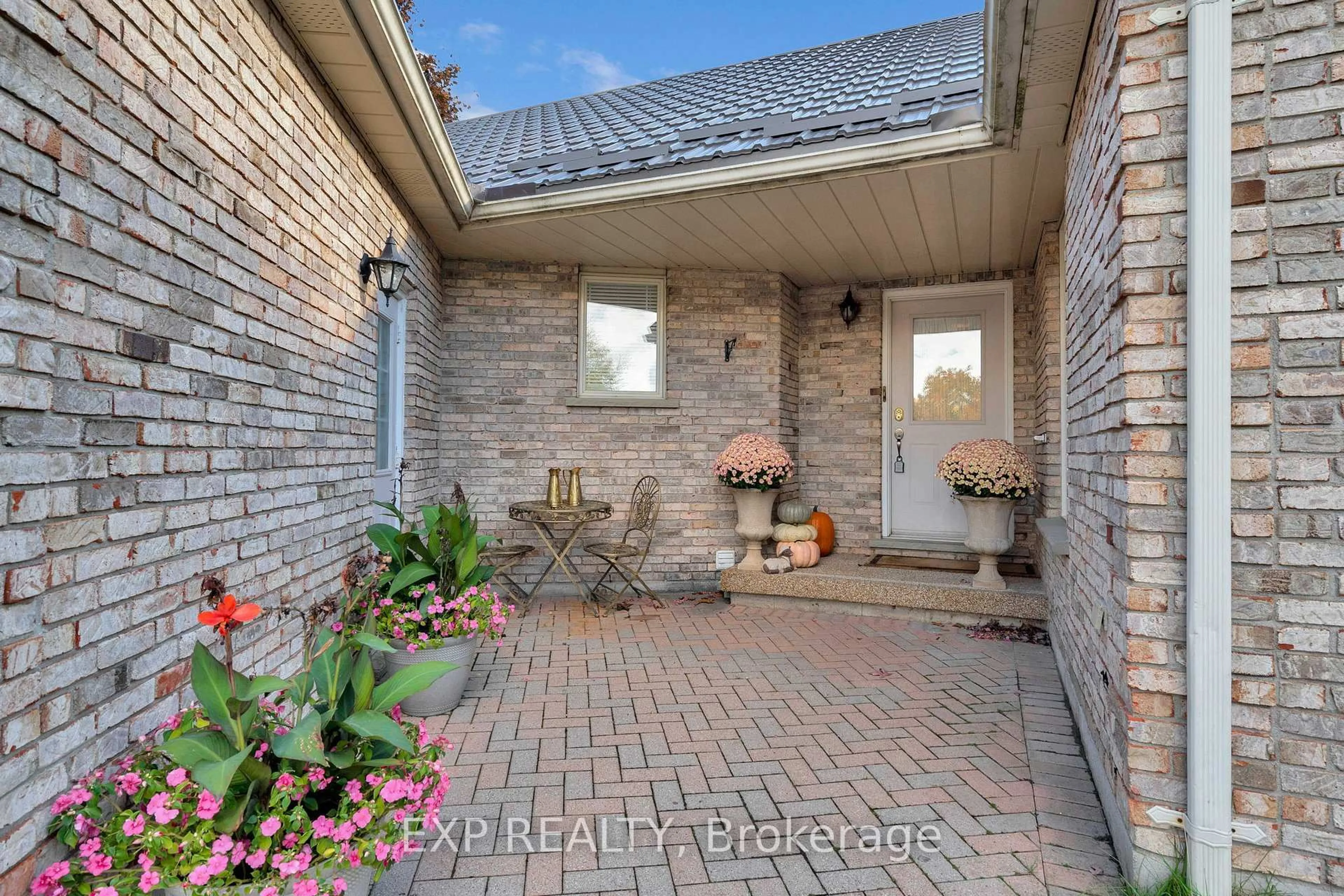 Indoor entryway for 17 Abbey Lane, South Huron Ontario N0M 1S1