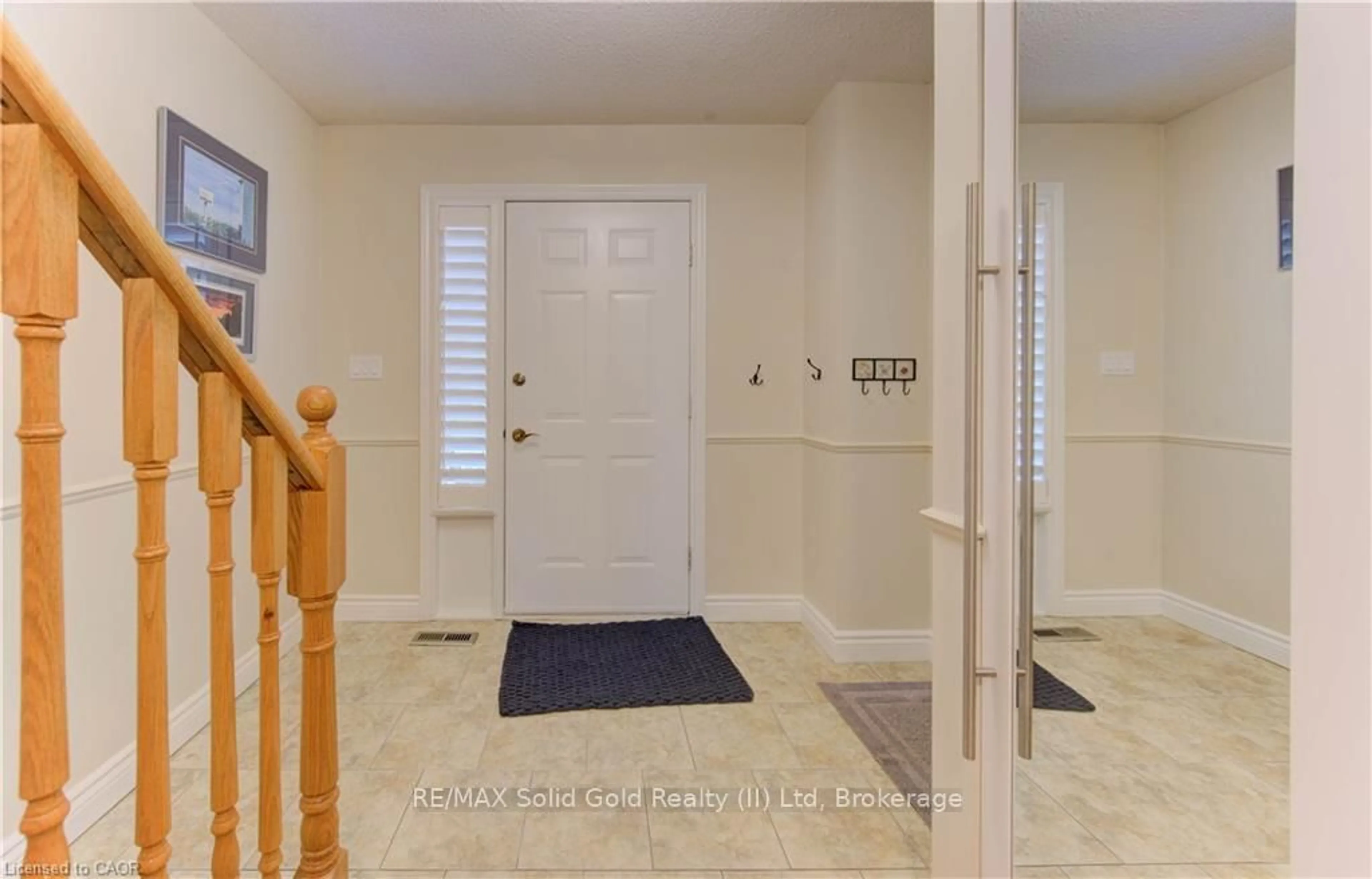 Indoor entryway for 89 Woolwich St #12, Waterloo Ontario N2K 1S5