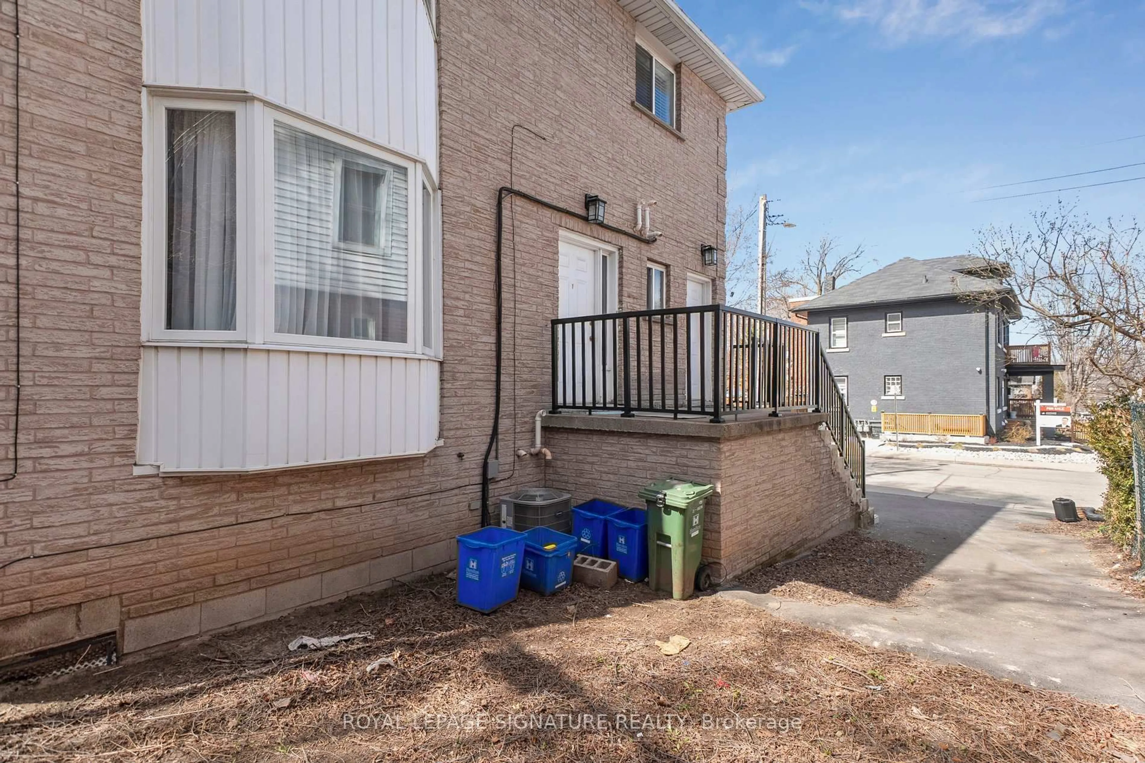 Unknown for 90 Tisdale St, Hamilton Ontario L8N 2W2
