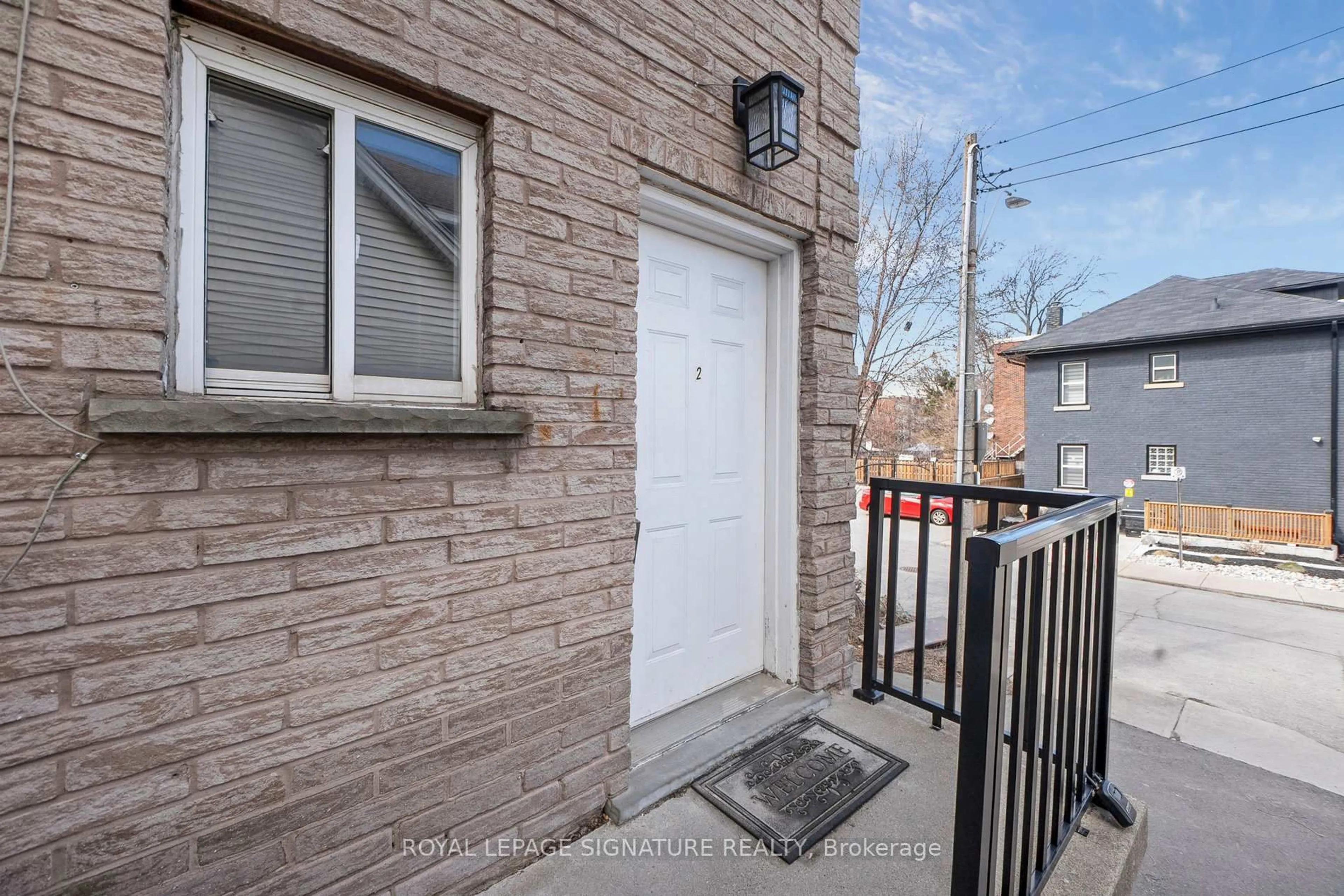 Patio, street for 90 Tisdale St, Hamilton Ontario L8N 2W2