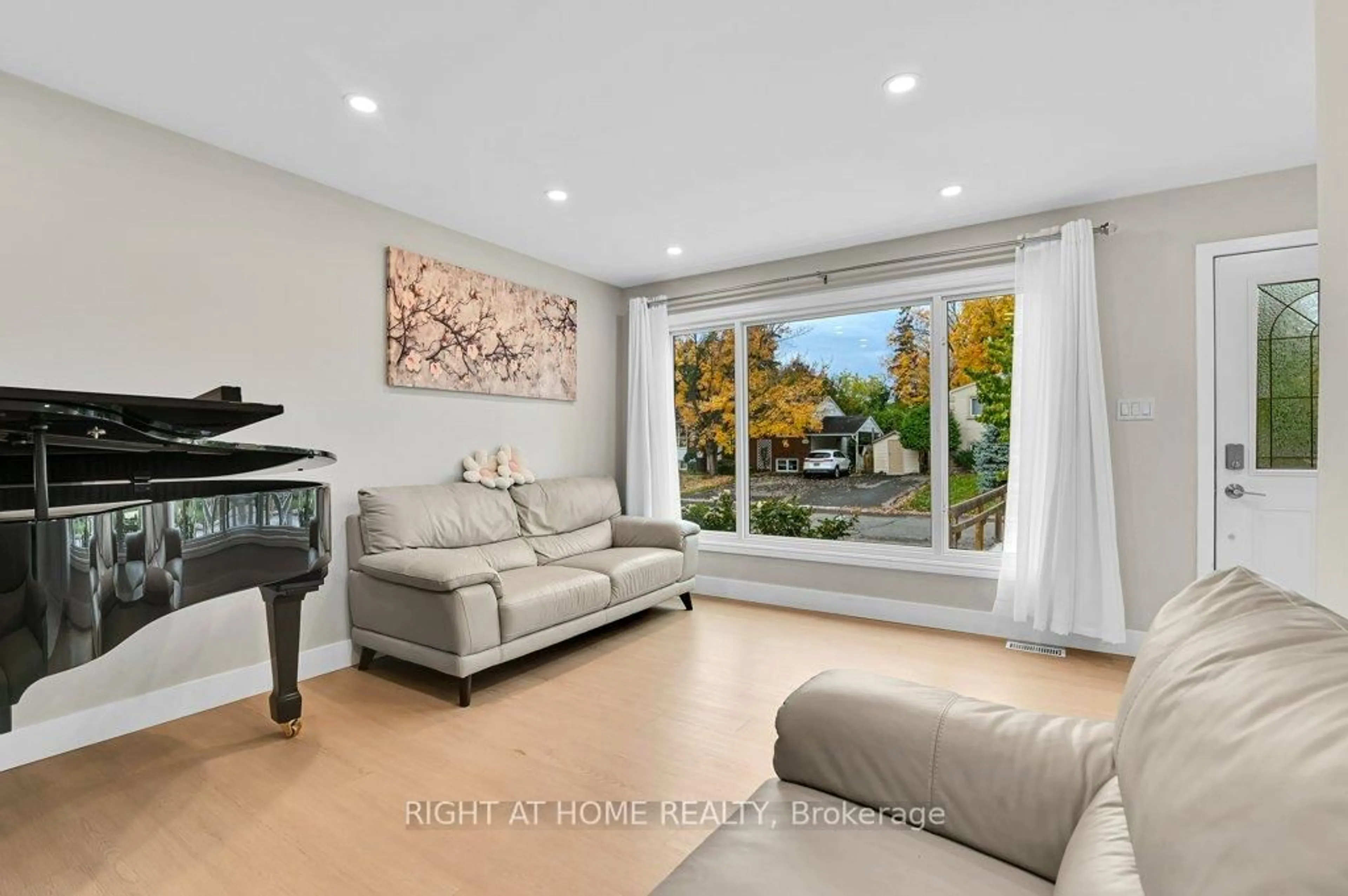 Living room with furniture, unknown for 2230 Bickerton Ave, Ottawa Ontario K1J 6Y3