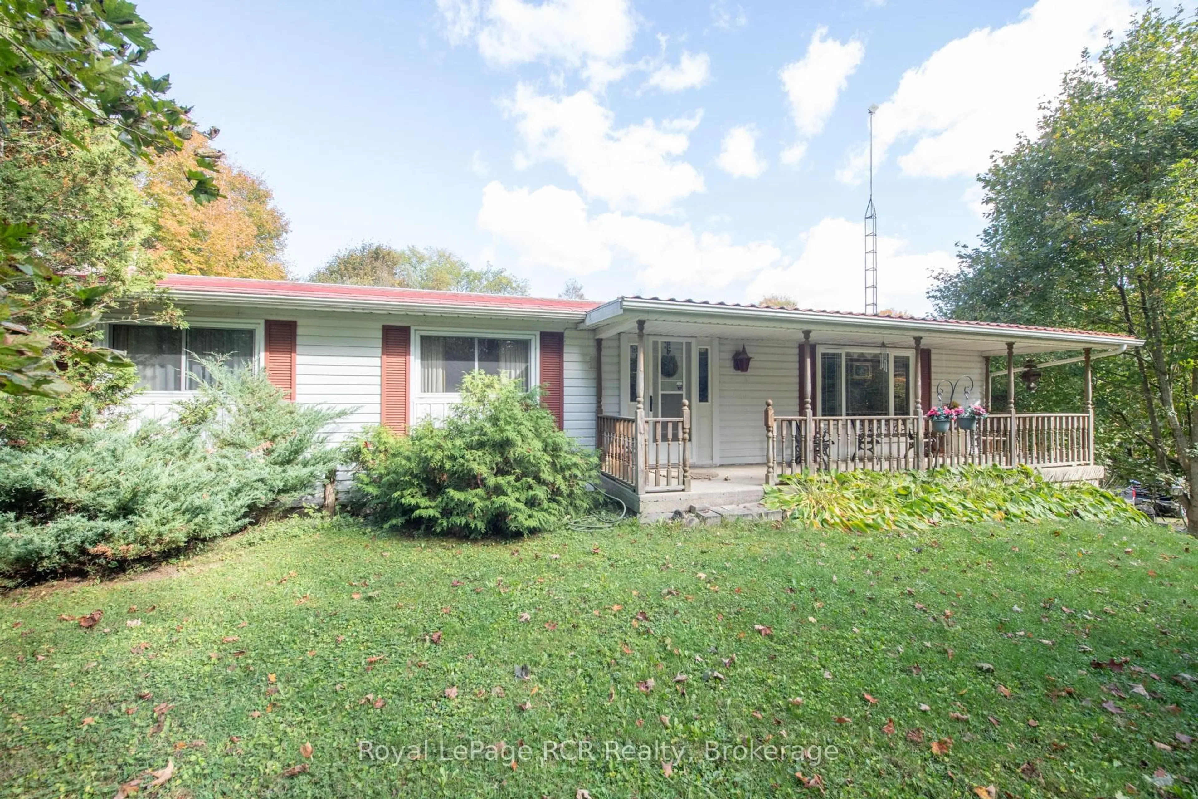 Home with vinyl exterior material, street for 84211 SOUTHGATE ROAD 08 Rd, Southgate Ontario N0G 2L0
