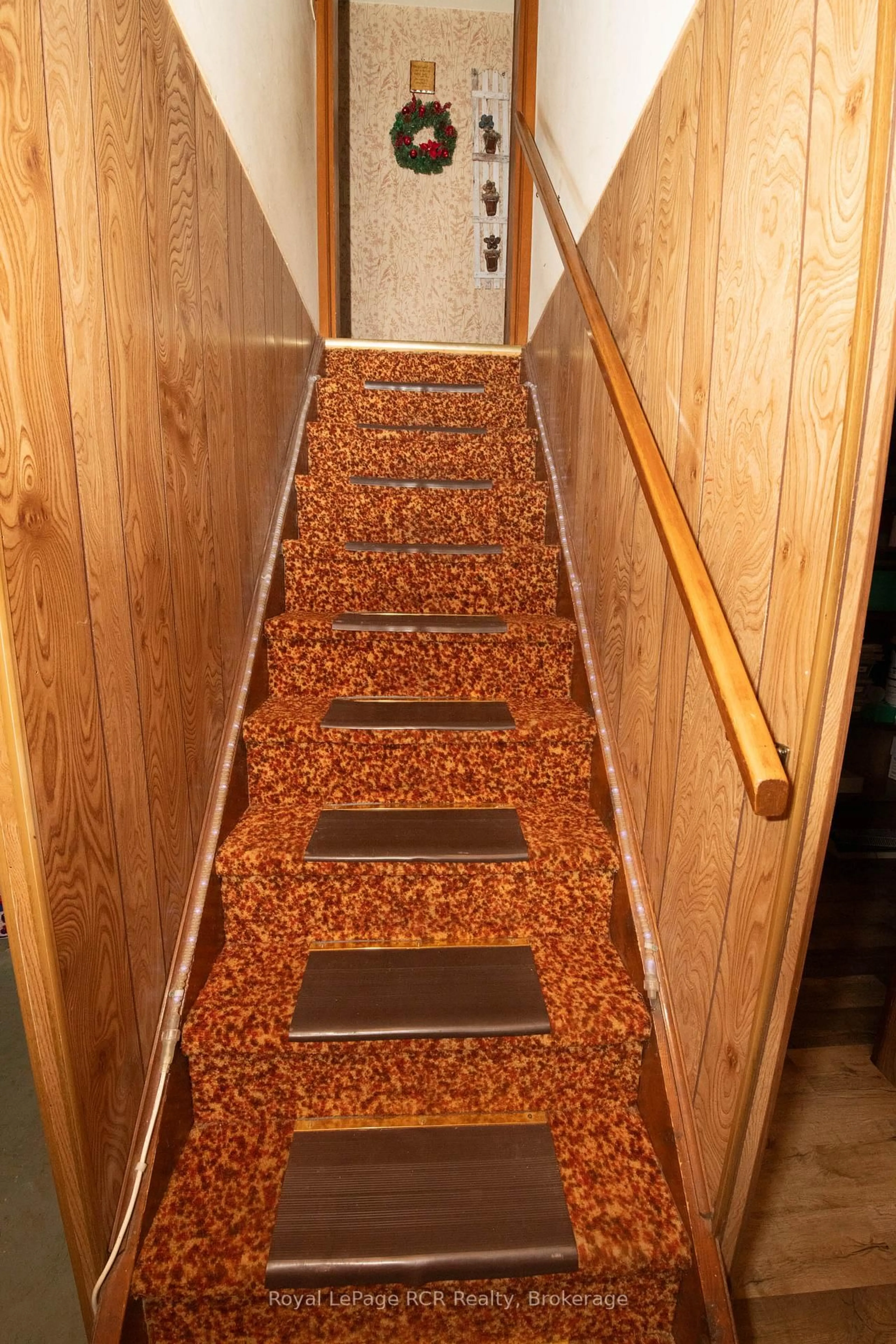 Stairs for 84211 SOUTHGATE ROAD 08 Rd, Southgate Ontario N0G 2L0