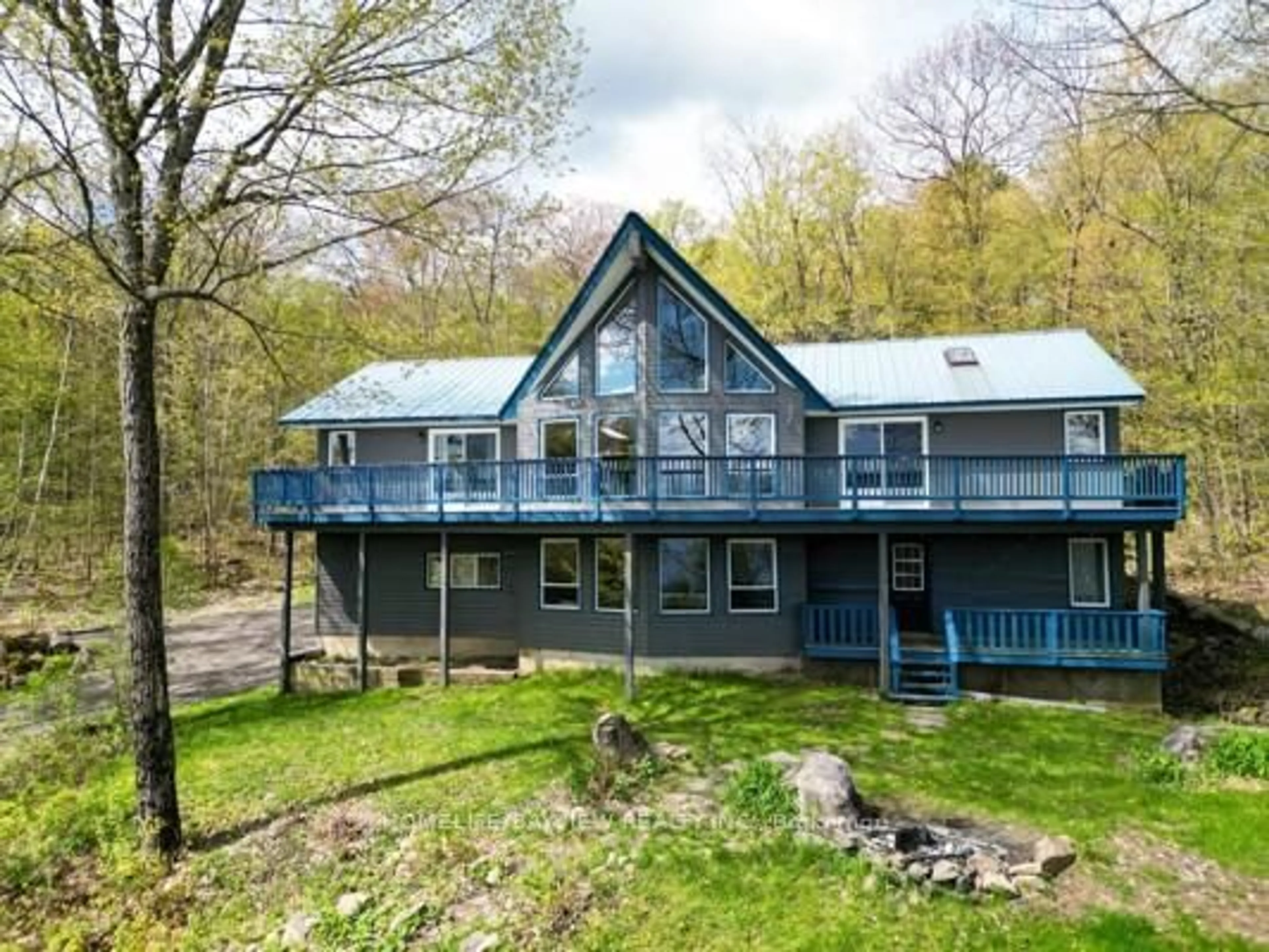 A pic from outside/outdoor area/front of a property/back of a property/a pic from drone, water/lake/river/ocean view for 19243 Hwy 35 Highway, Algonquin Highlands Ontario K0M 1J2