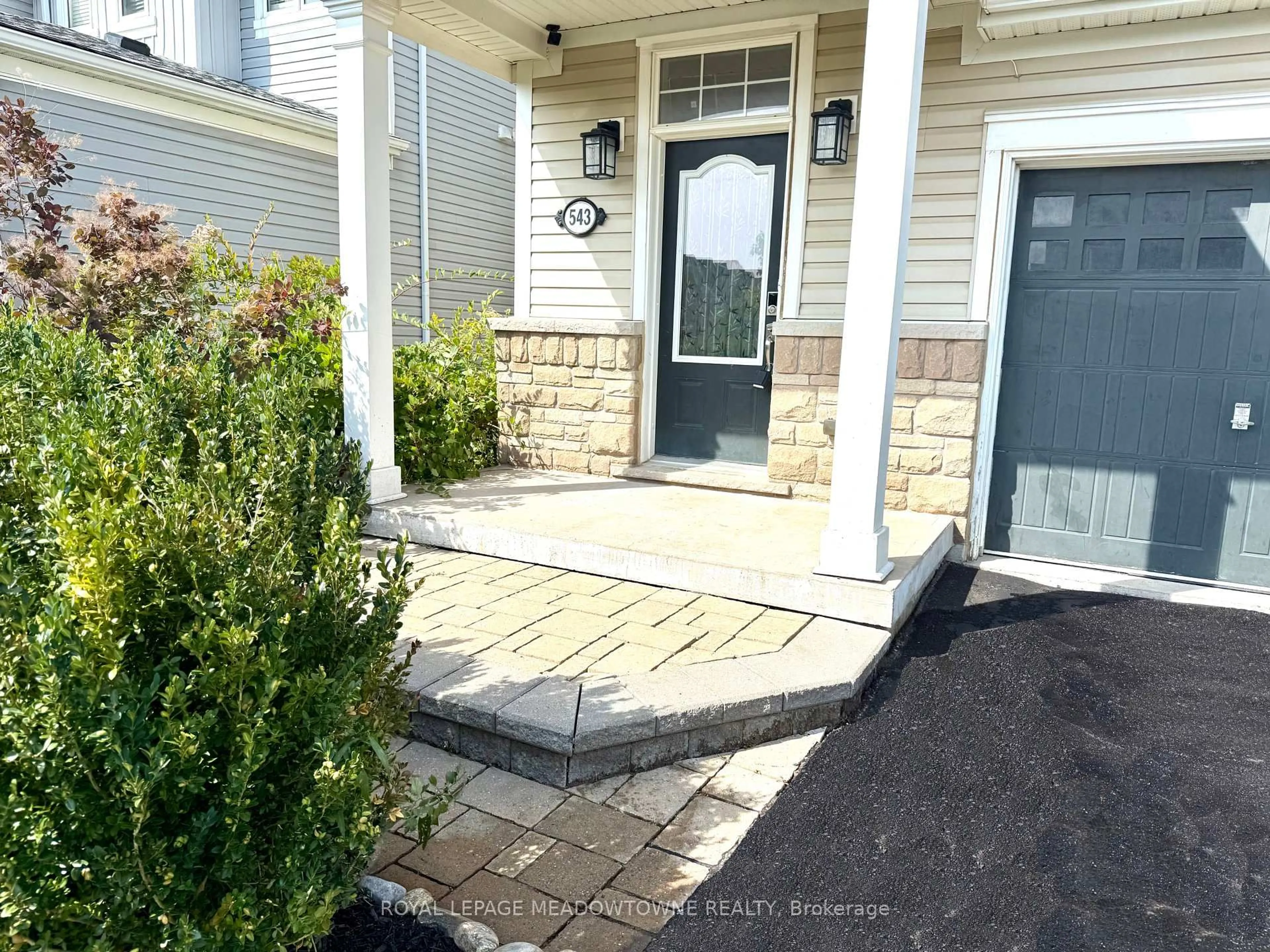 Indoor entryway for 543 Wansbrough Way, Shelburne Ontario L9V 2S6