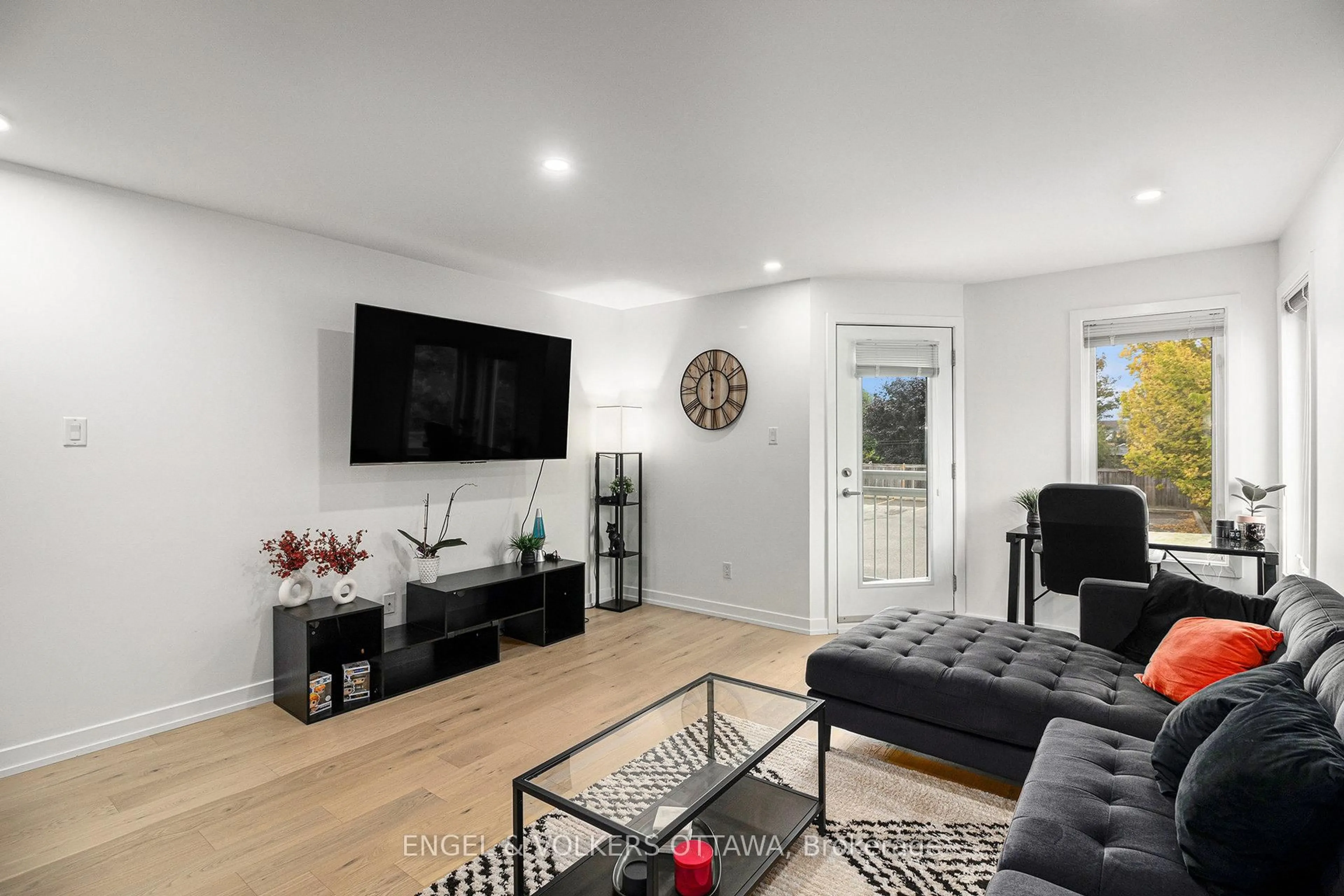 Living room with furniture, unknown for 4522 Innes Rd #D, Ottawa Ontario K4A 0X5