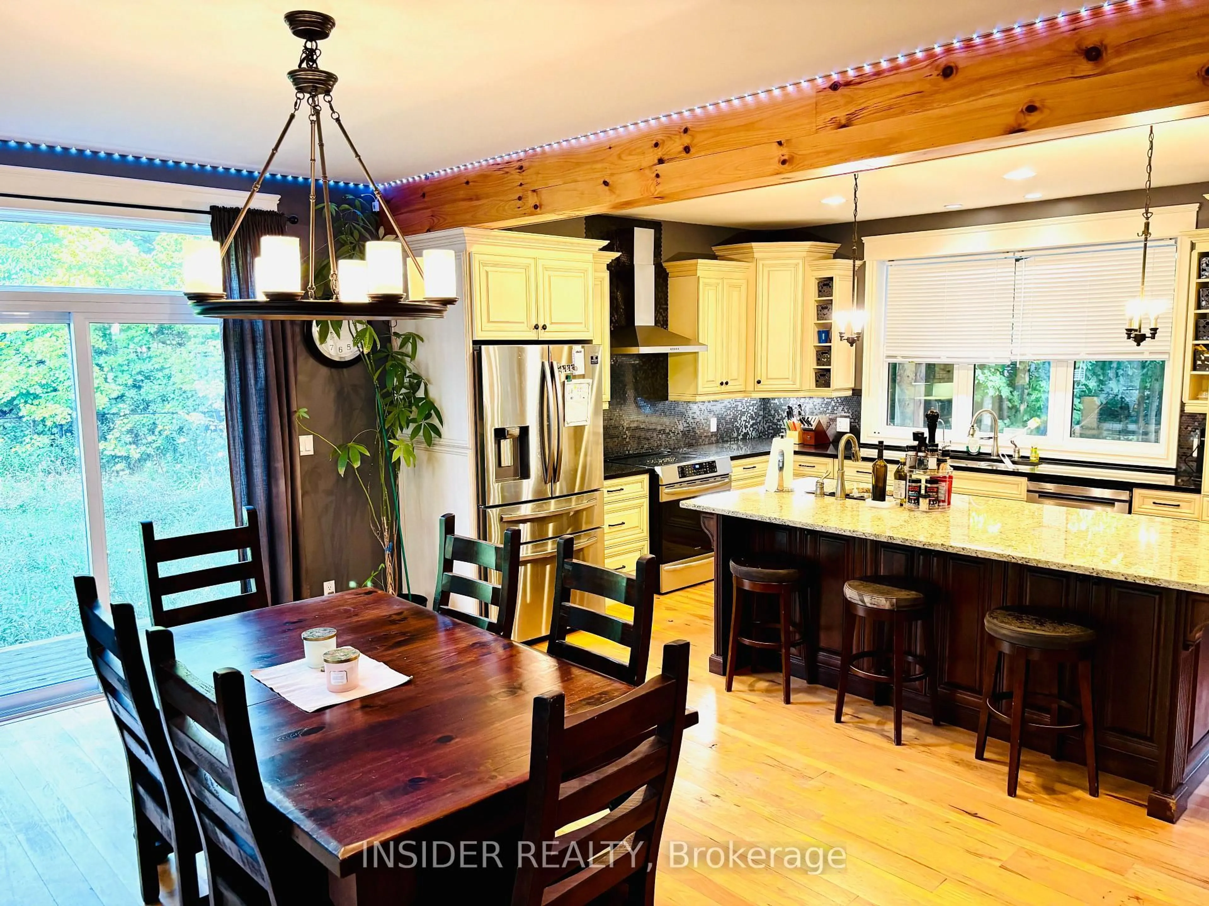 Open concept kitchen, wood/laminate floor for 129 Blue Jay Cres, Grey Highlands Ontario N0C 1H0