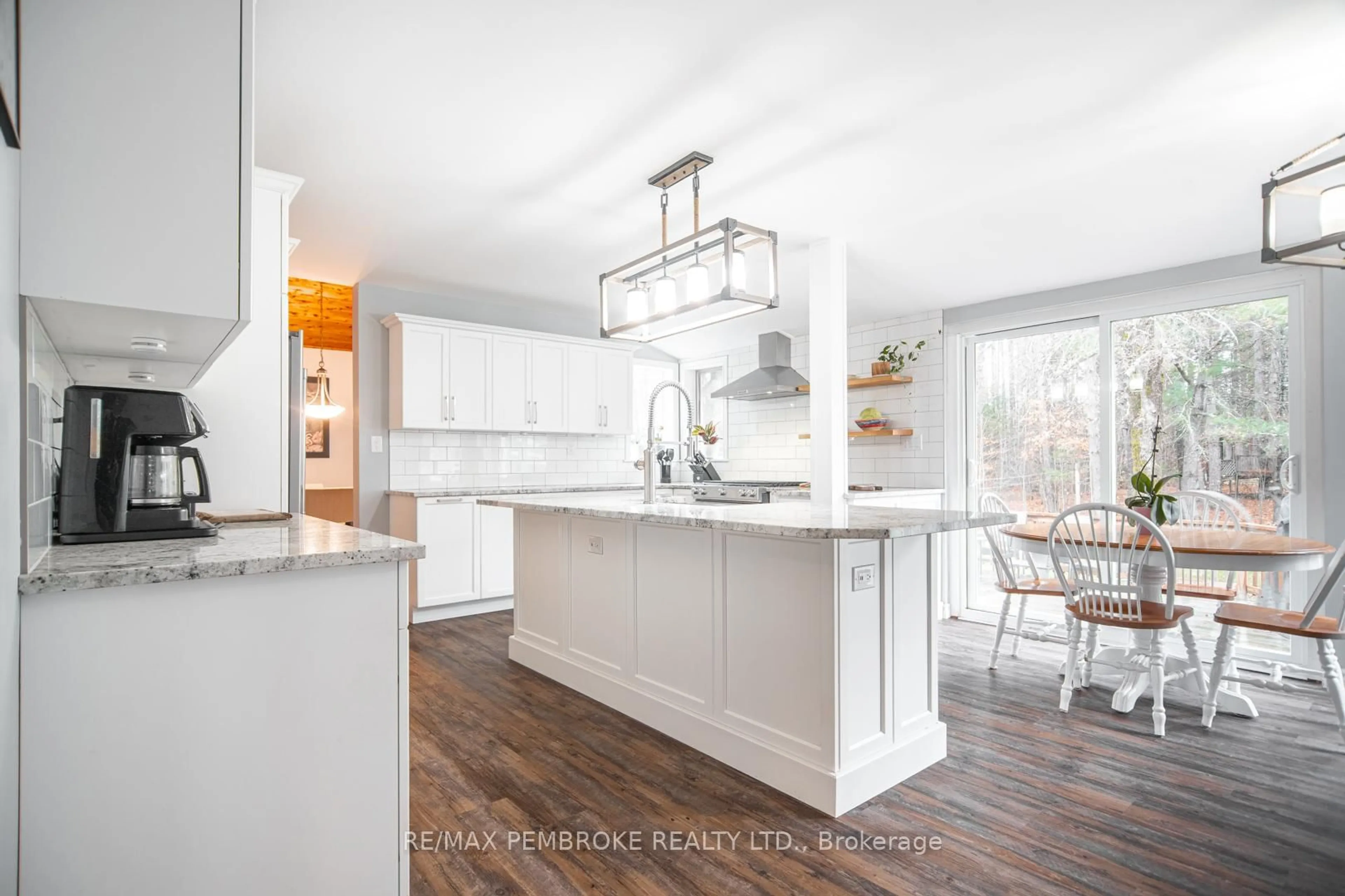 Open concept kitchen, unknown for 177 Sylvan Dr, Petawawa Ontario K8A 6W7