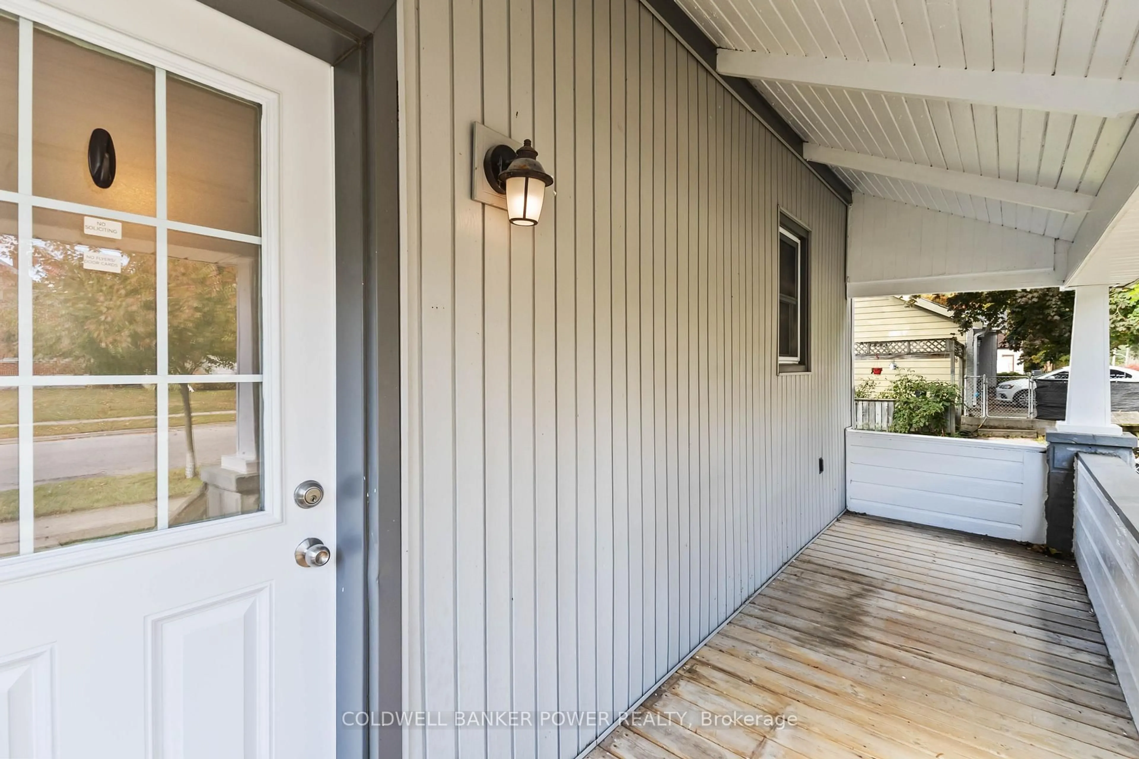 Indoor entryway for 61 Brookside St, London South Ontario N5Z 3J6