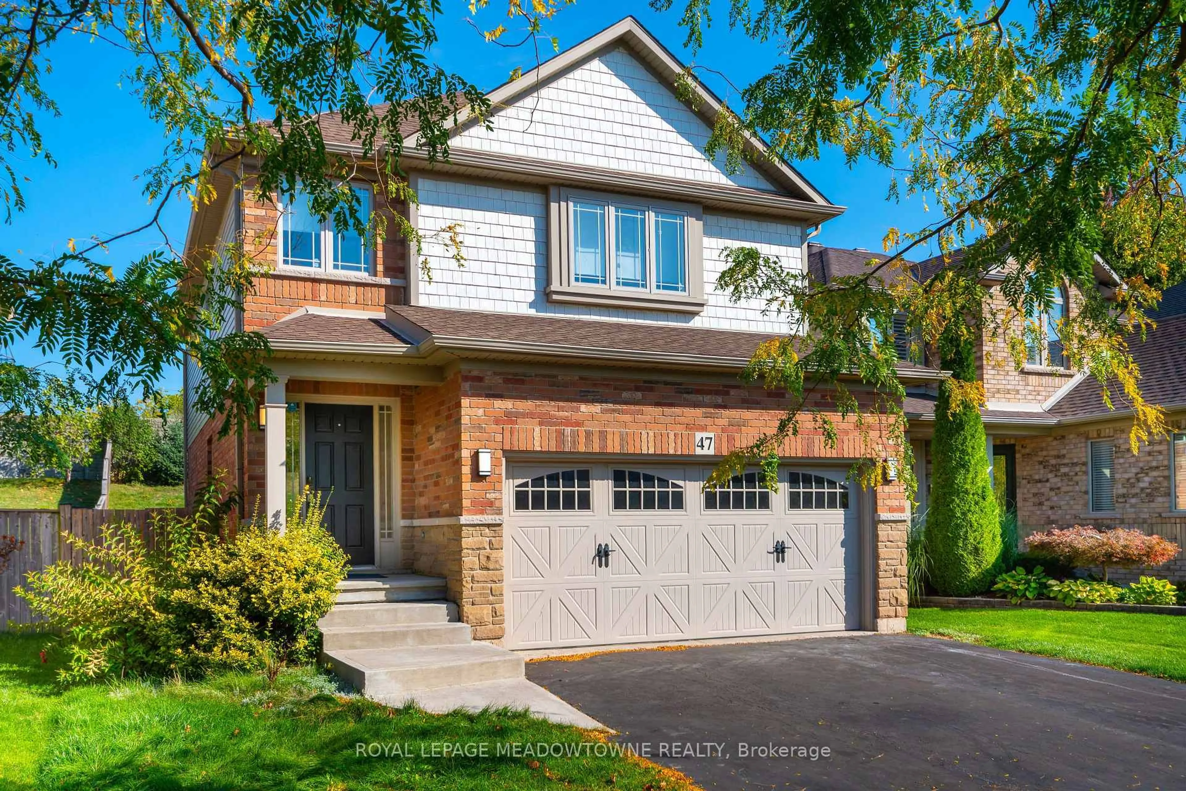 Home with brick exterior material, street for 47 Plum Tree Lane, Grimsby Ontario L3M 5T5