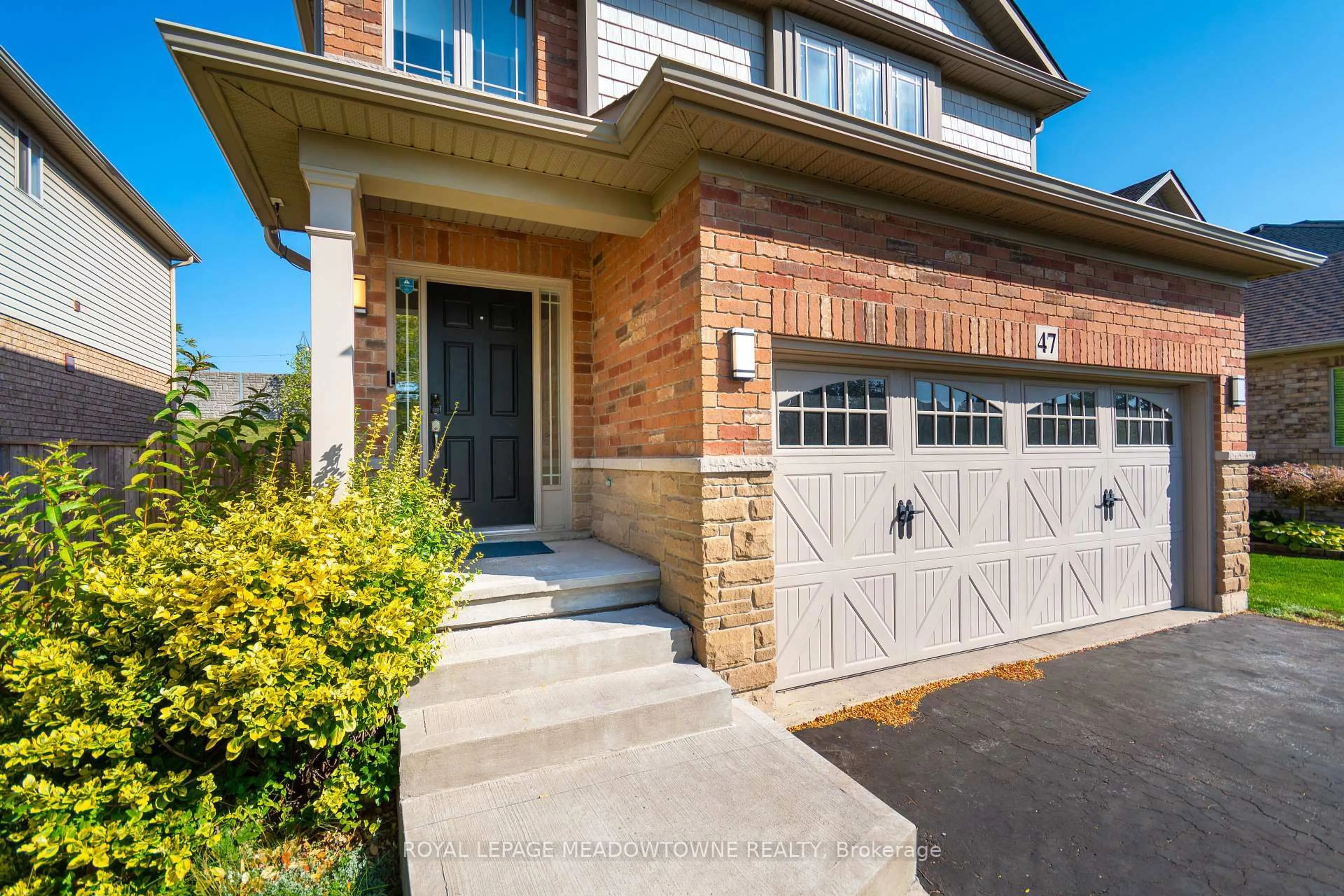 Home with brick exterior material, street for 47 Plum Tree Lane, Grimsby Ontario L3M 5T5