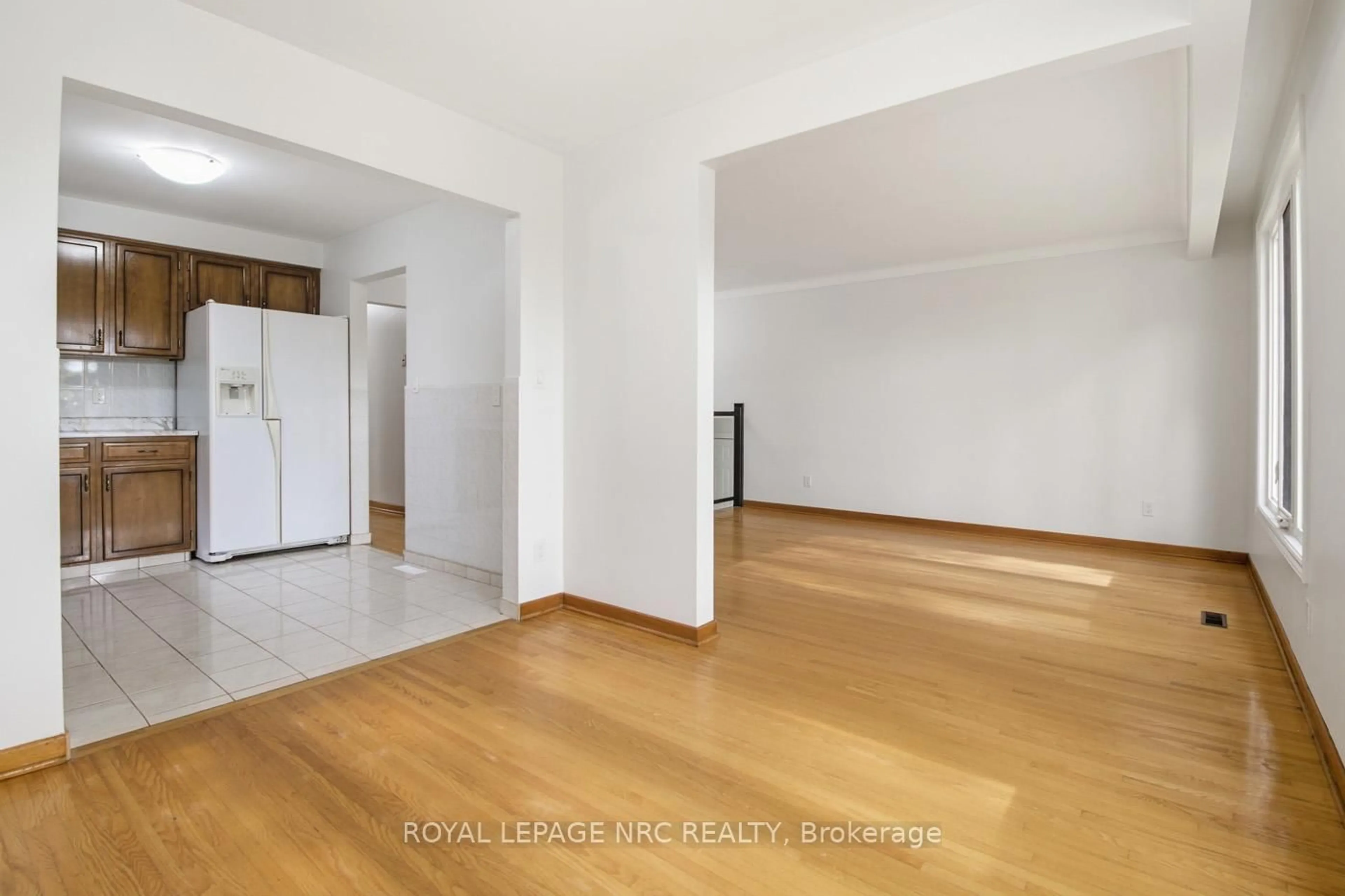 A pic of a room for 4448 Meadowvale Dr, Niagara Falls Ontario L2E 5W9