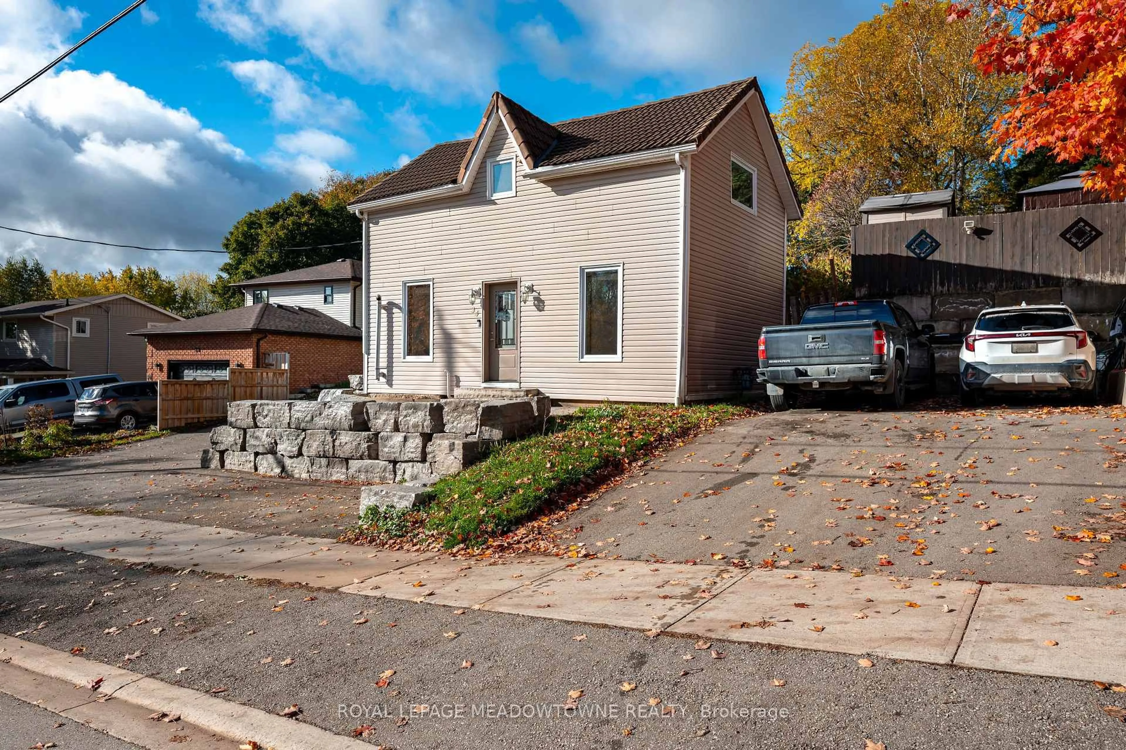 A pic from outside/outdoor area/front of a property/back of a property/a pic from drone, street for 34 Crozier St, East Luther Grand Valley Ontario L0N 1G0