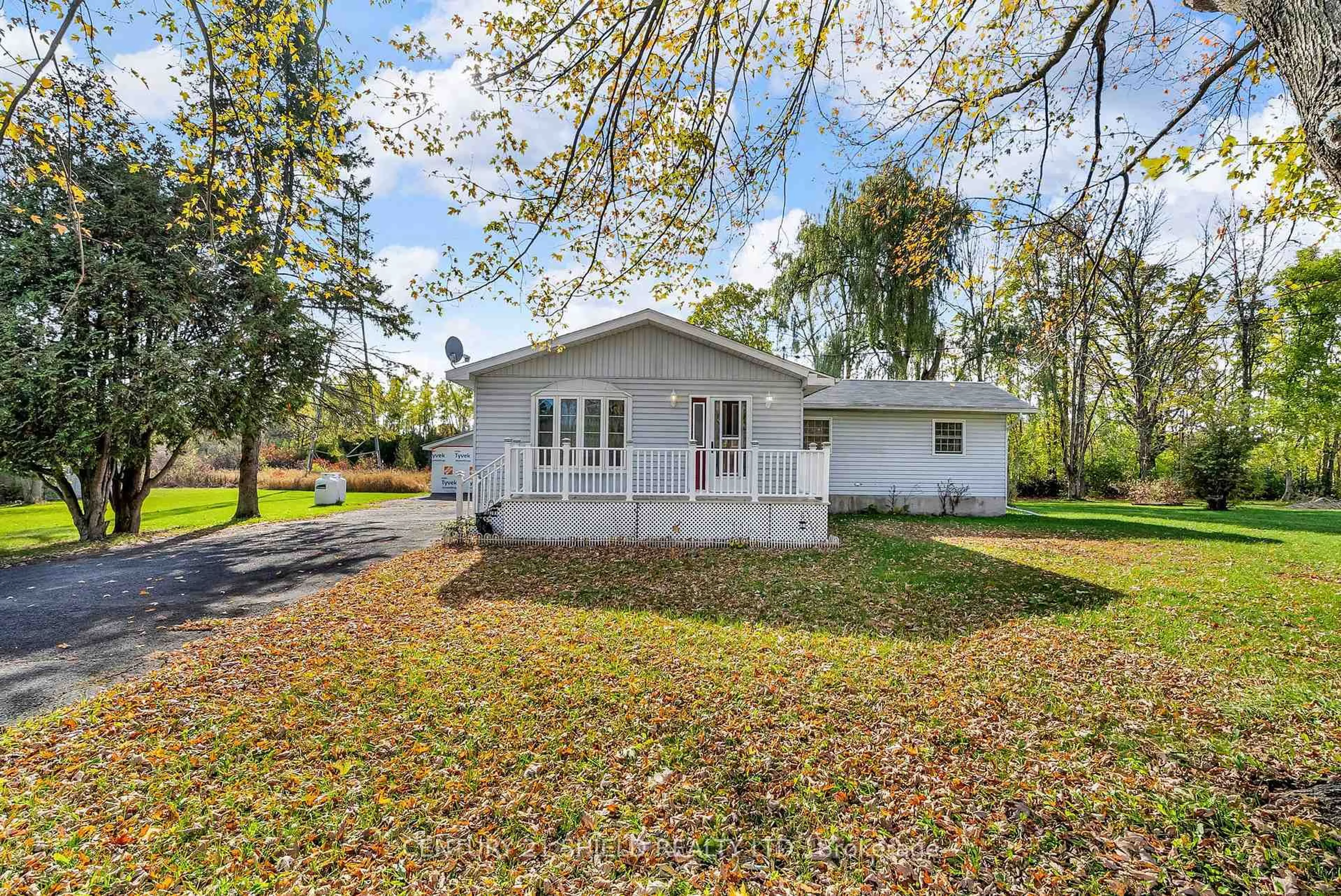 Home with vinyl exterior material, unknown for 14276 Dafoe Rd, South Stormont Ontario K0C 1M0