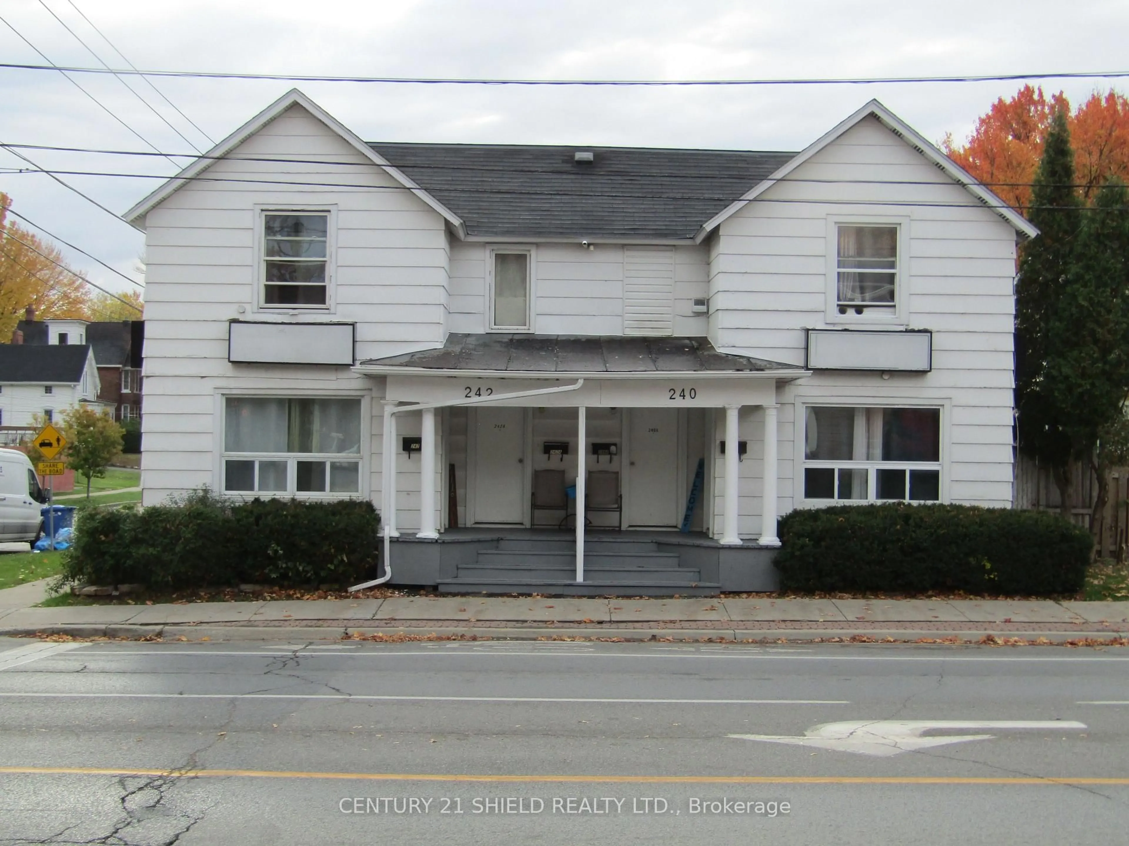 Unknown for 240-242 Second St, Cornwall Ontario K6H 1Y7