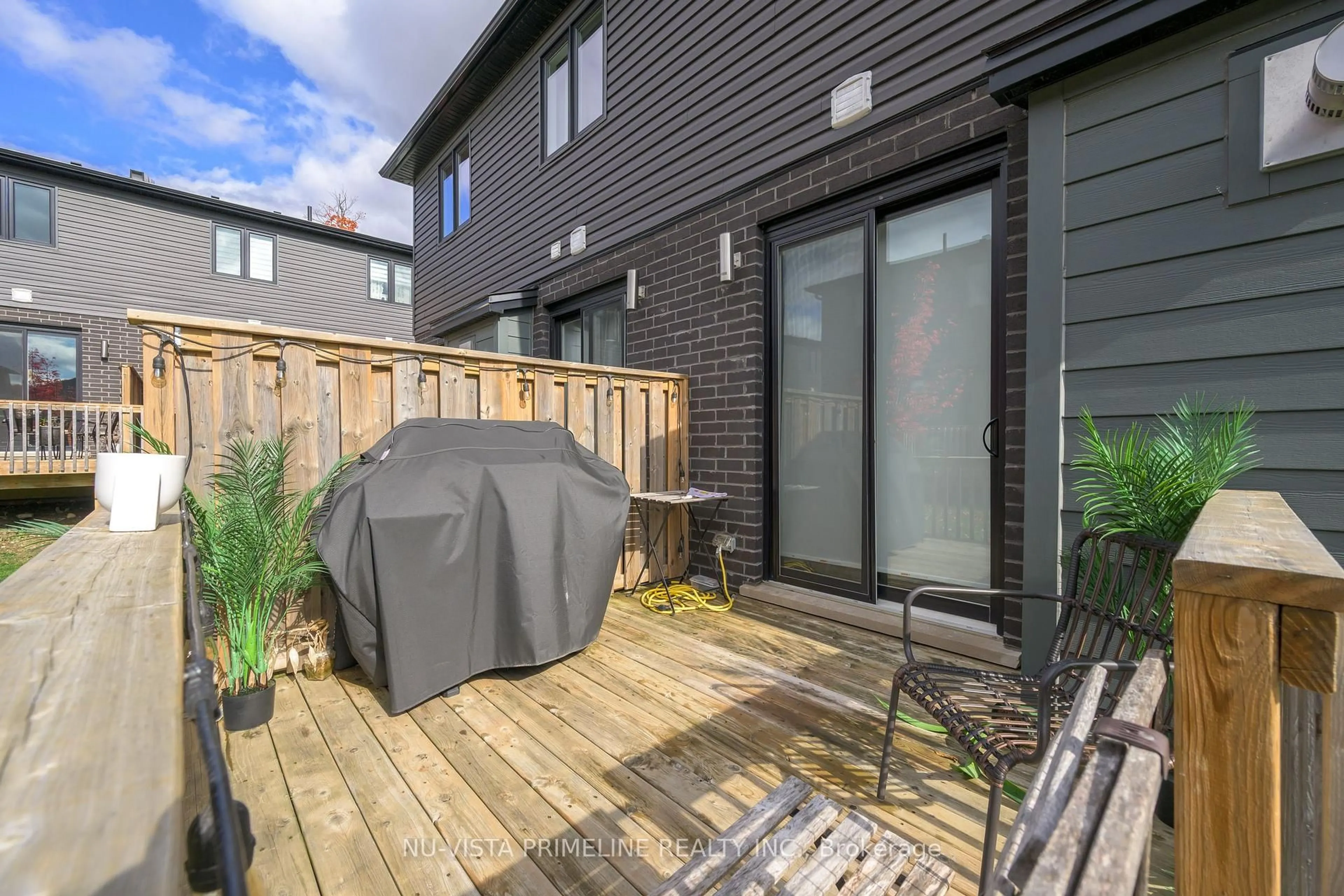 Patio, street for 499 Sophia Cres #16, London North Ontario N6G 0T5