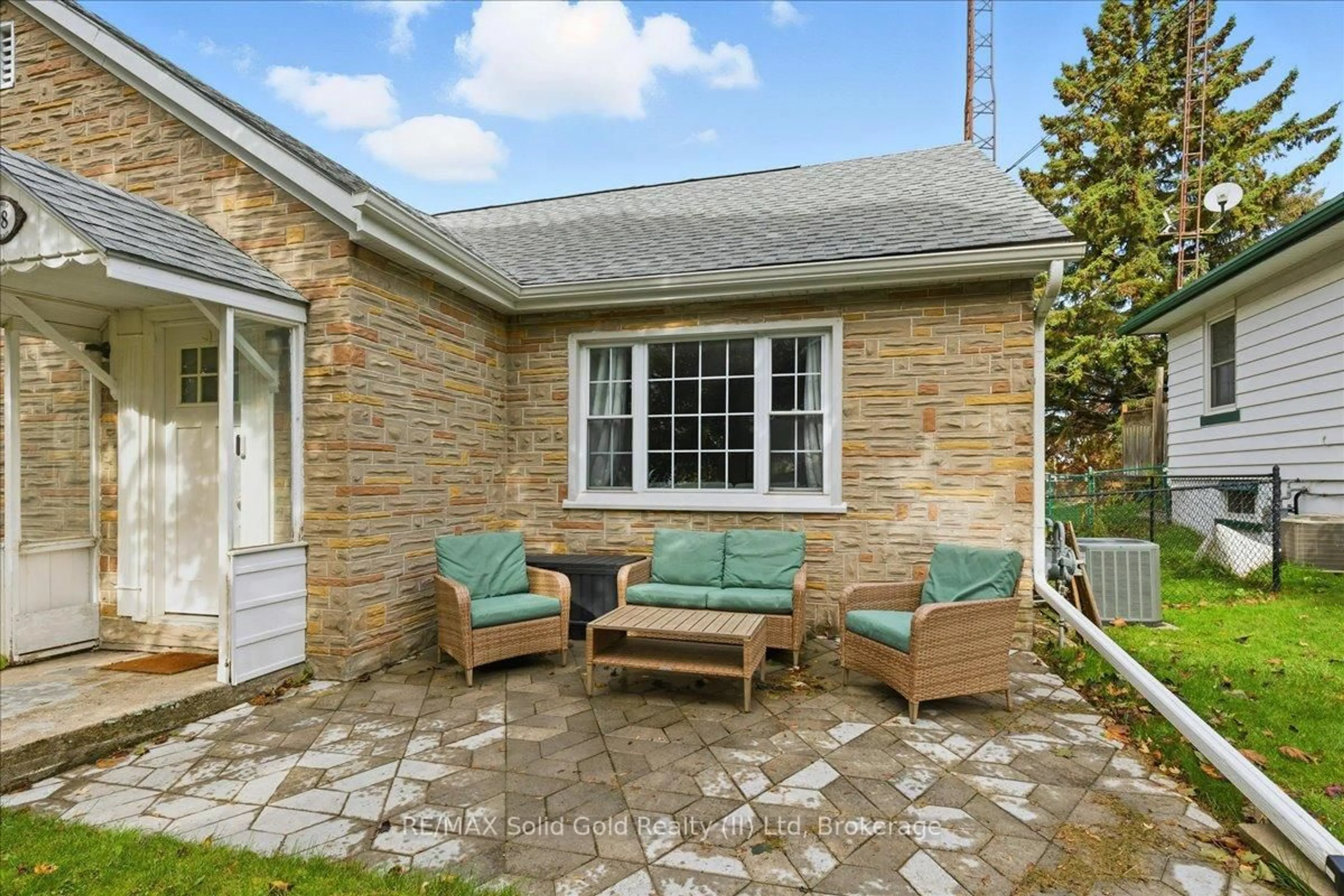 Patio, street for 98 Albert St, Blandford-Blenheim Ontario N0J 1S0