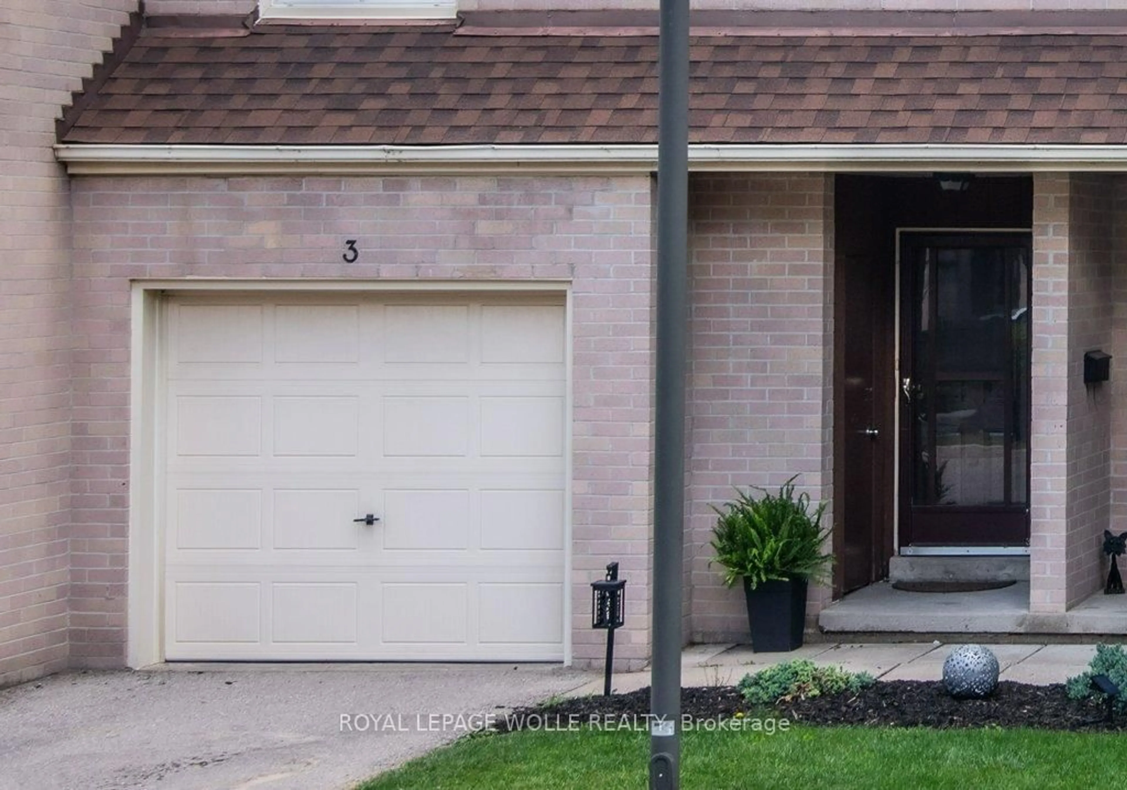 Unknown for 634 Strasburg Rd #3, Kitchener Ontario N2E 2G8