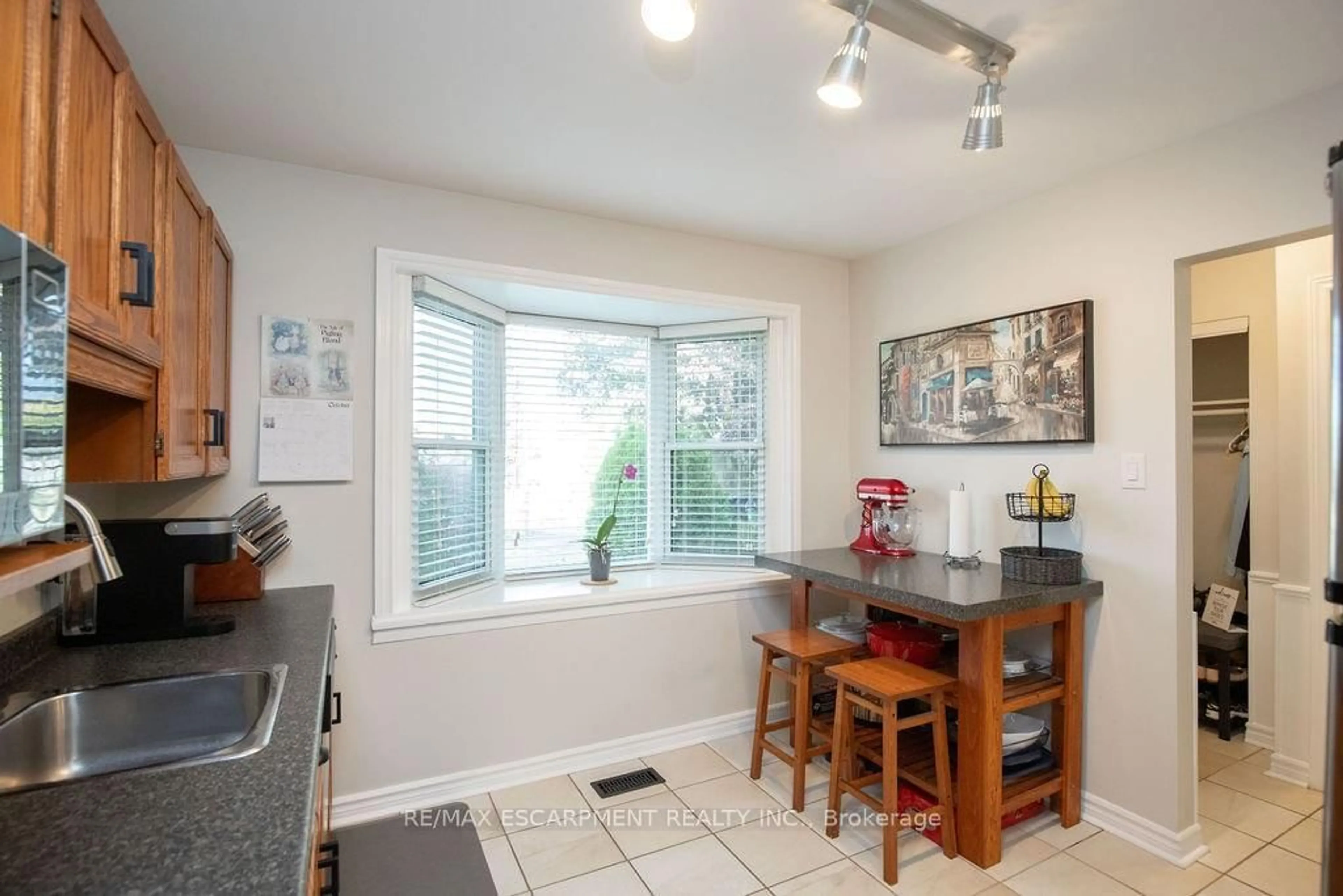Unknown for 138 Victor Blvd, Hamilton Ontario L9A 2V4