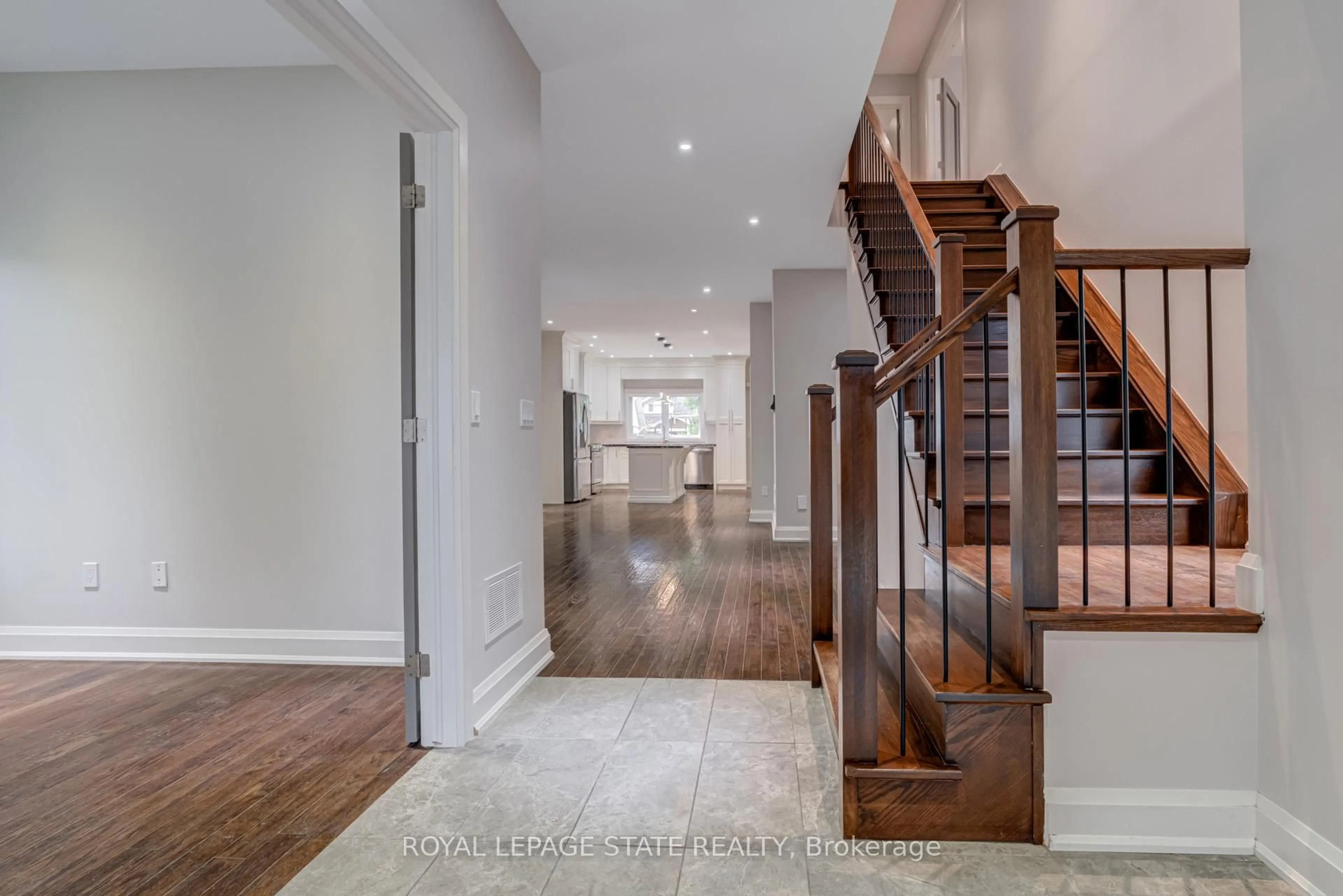 Indoor entryway for 79 Kensington Ave, Hamilton Ontario L8M 3H1