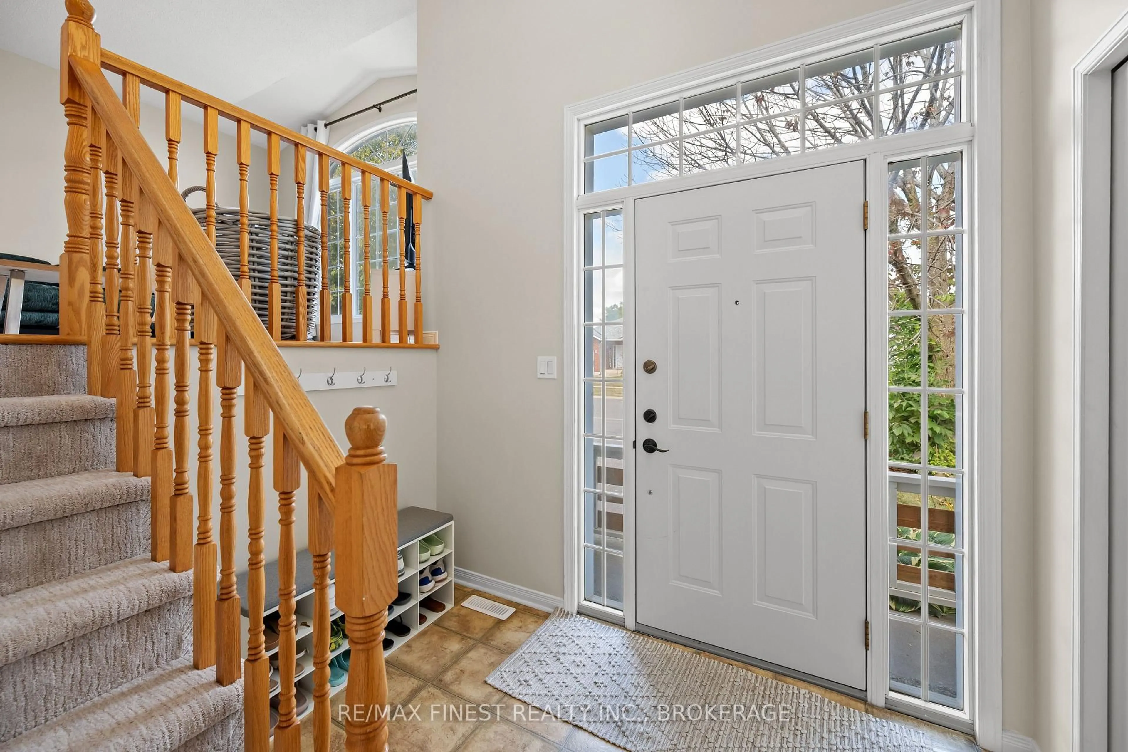 Indoor entryway for 1032 Redwood Cres, Kingston Ontario K7P 3G7