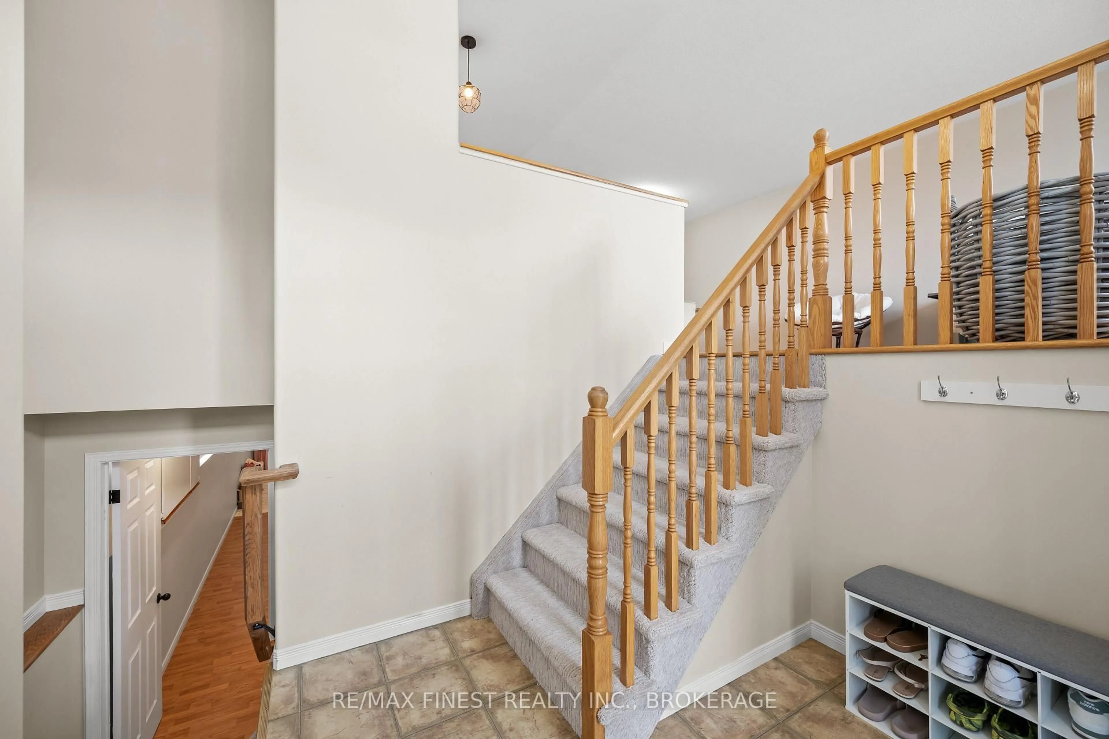 Unknown for 1032 Redwood Cres, Kingston Ontario K7P 3G7