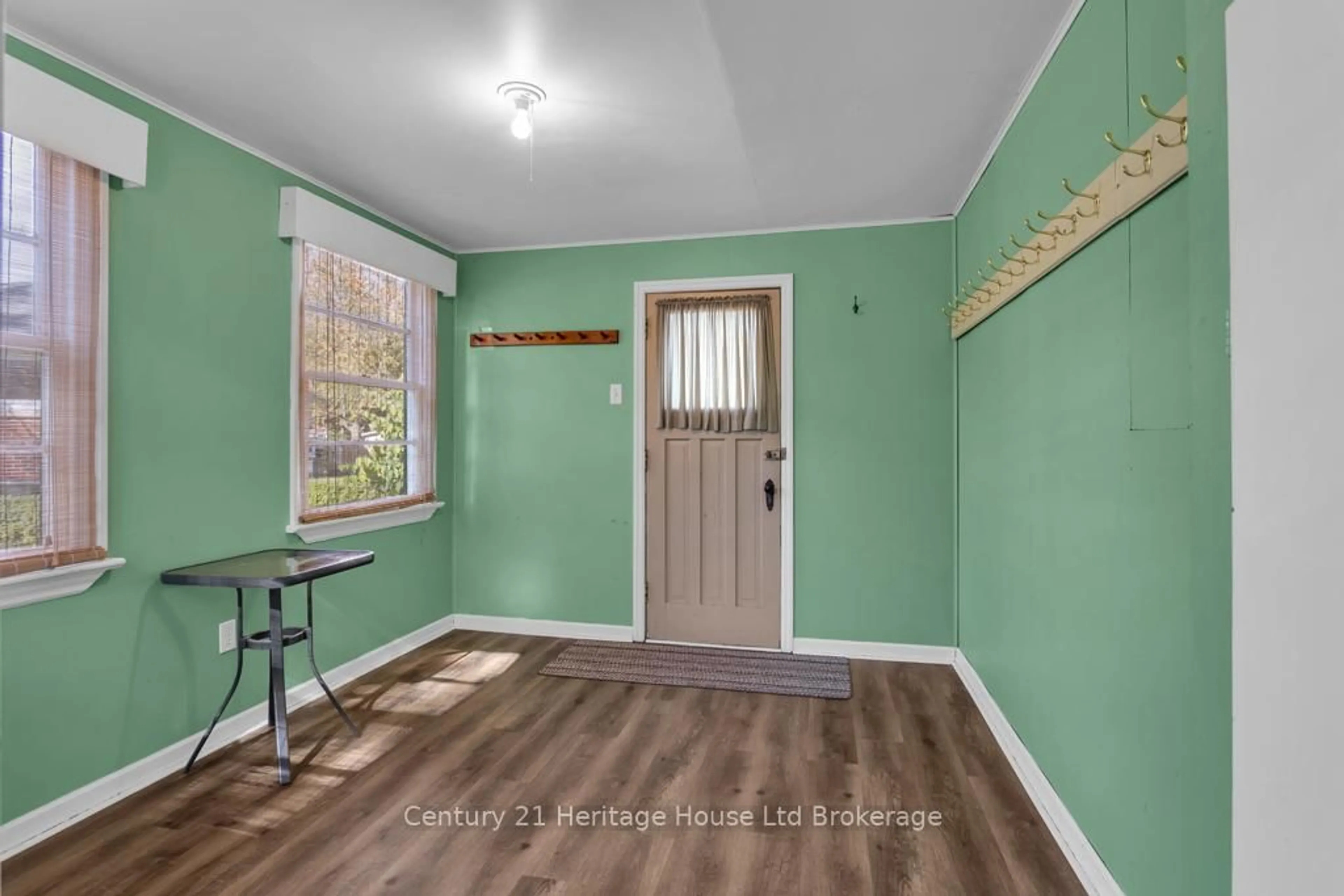 Indoor entryway for 10 Parkside Dr, Tillsonburg Ontario N4G 3Z9