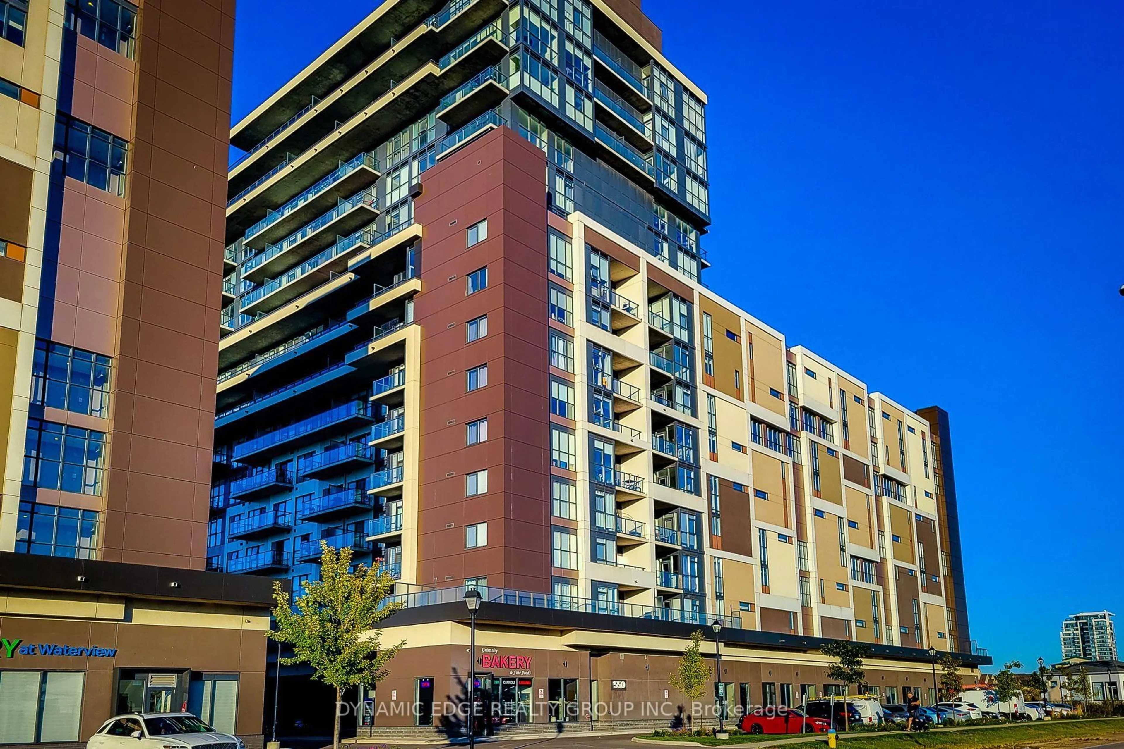 Patio, building for 550 North Service Rd #312, Grimsby Ontario L3M 4E8