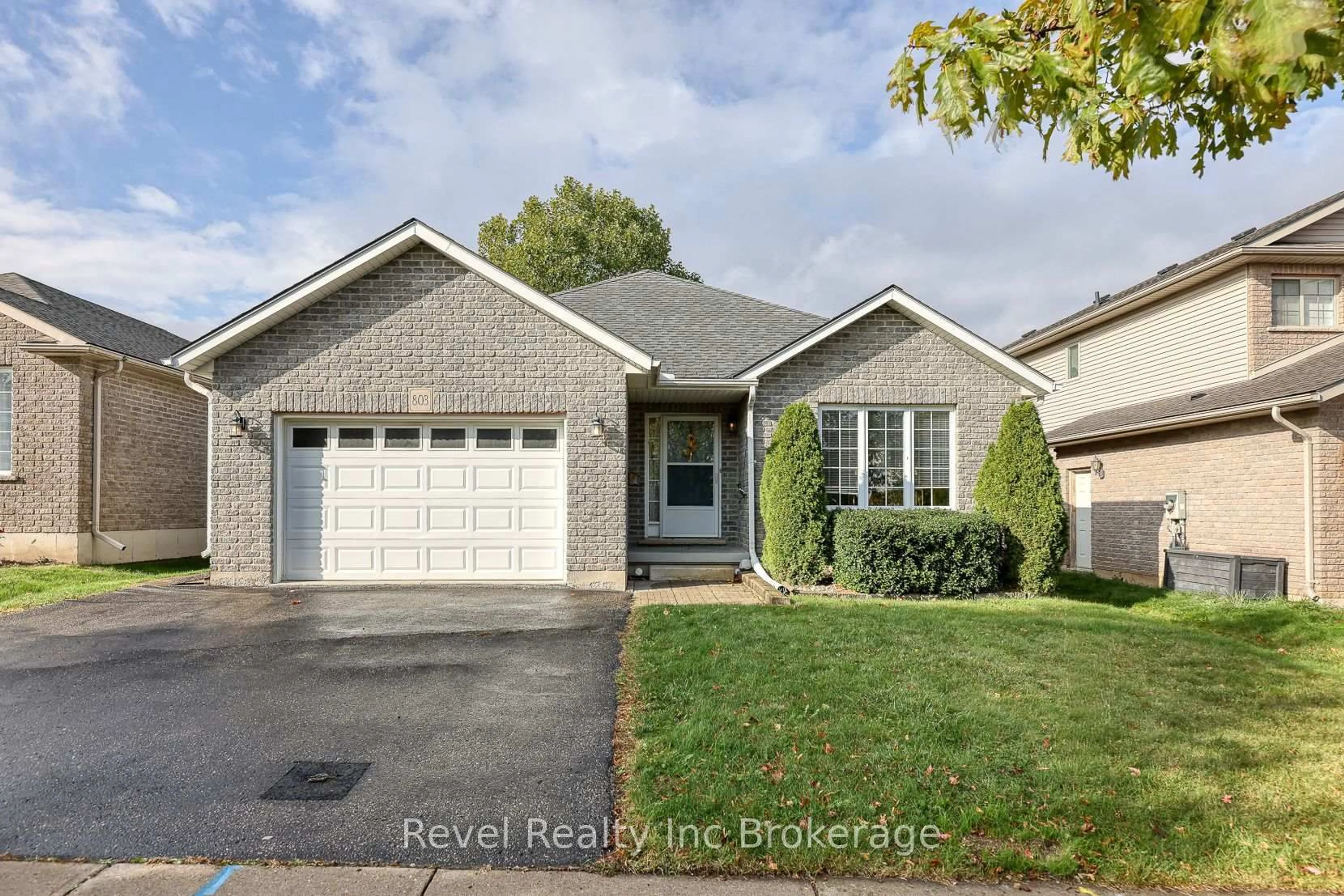 Home with brick exterior material, street for 803 Stonegate Dr, Woodstock Ontario N4V 1H6