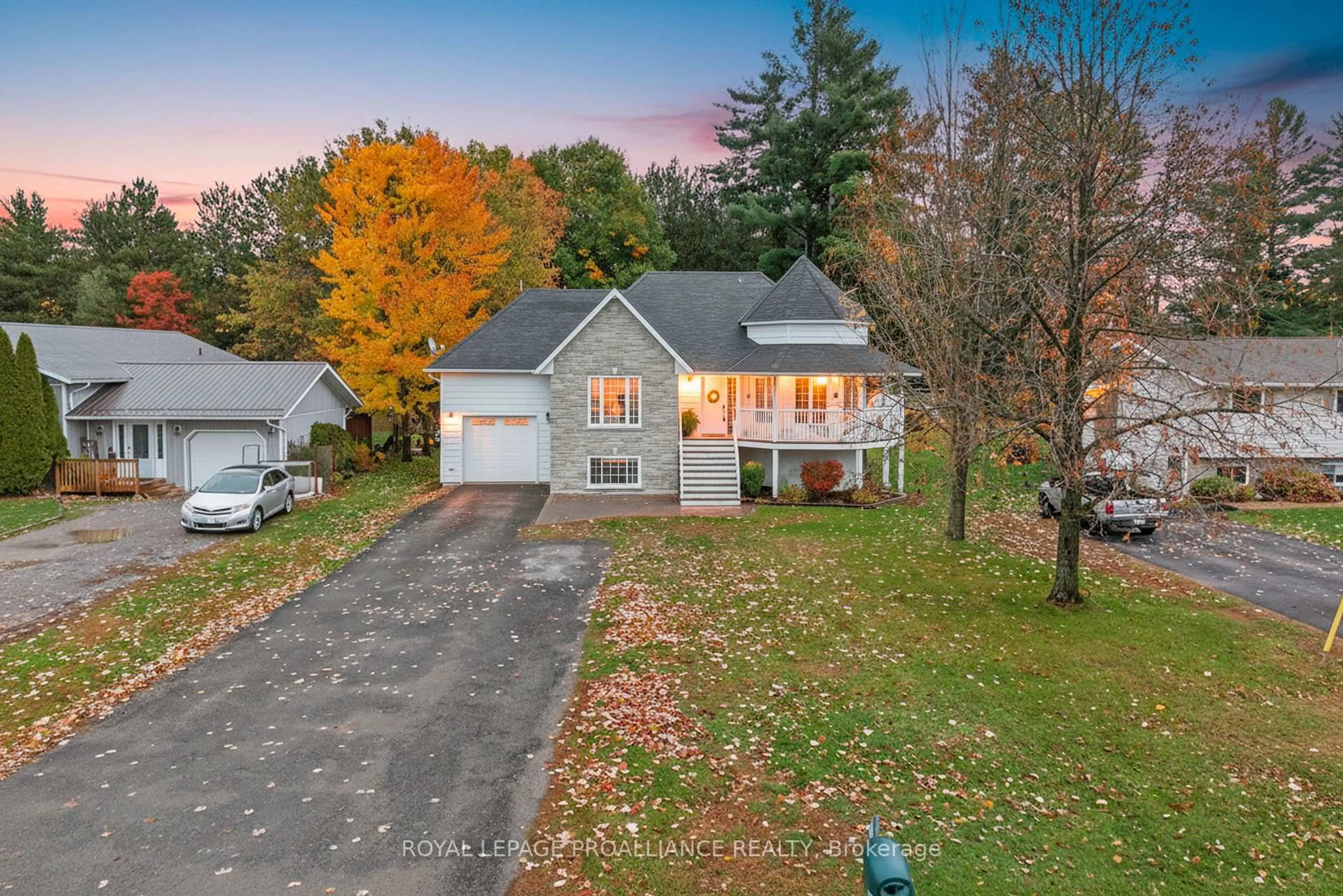 A pic from outside/outdoor area/front of a property/back of a property/a pic from drone, street for 40 Charles Crt, Tweed Ontario K0K 3J0
