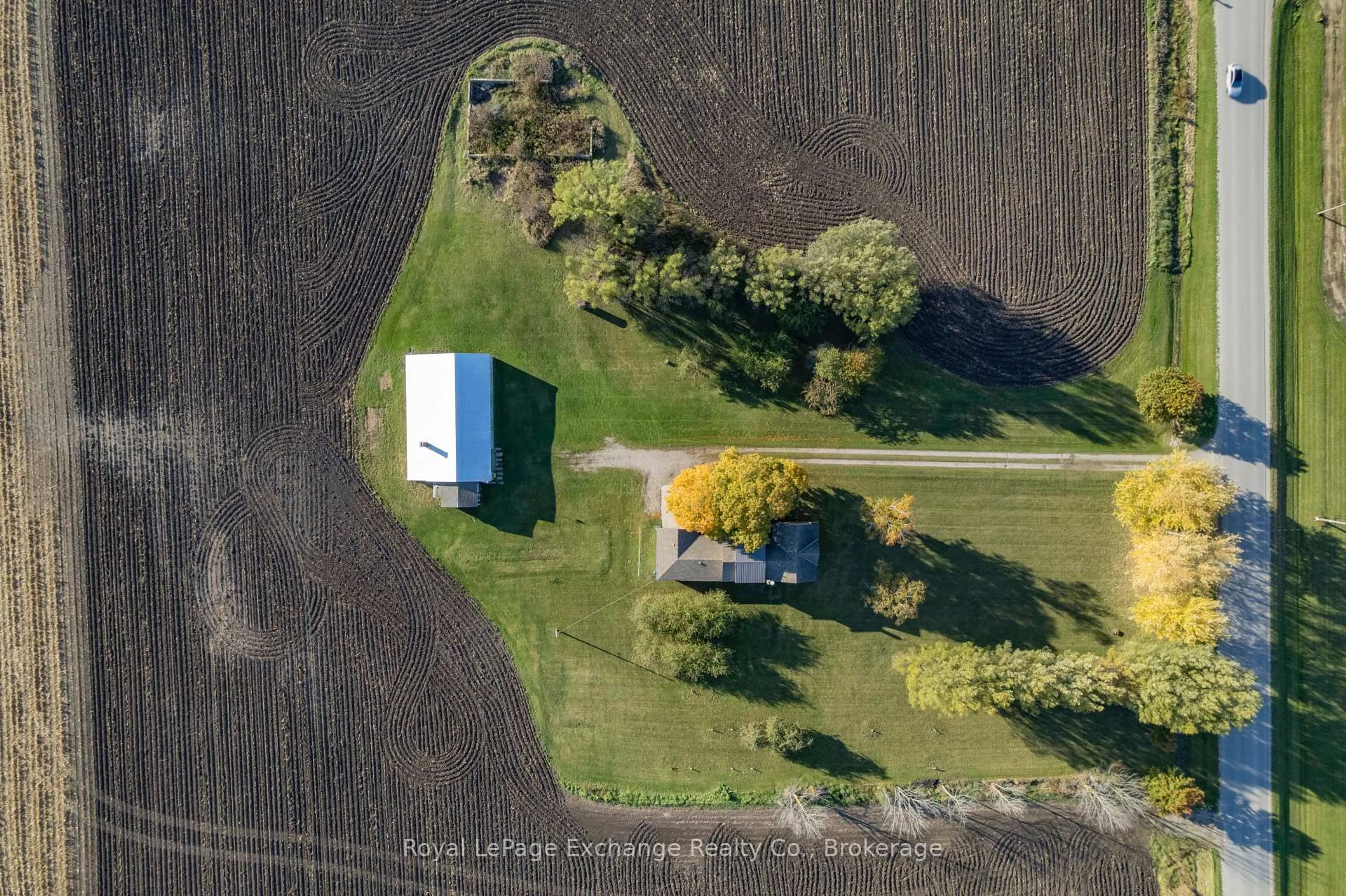 A pic from outside/outdoor area/front of a property/back of a property/a pic from drone, building for 2095 12 Concession, Huron-Kinloss Ontario N0G 2R0
