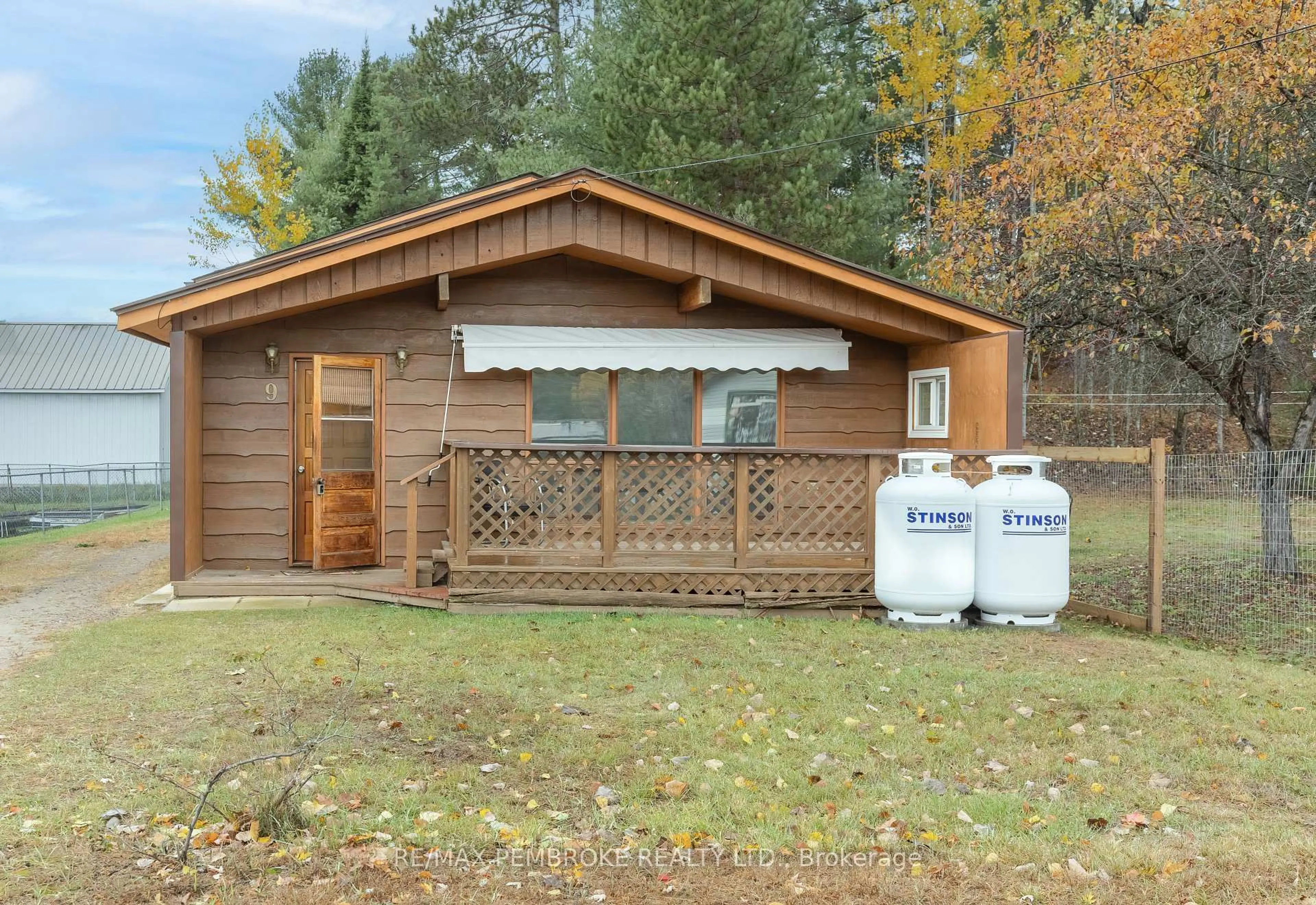Shed for 9 Peter St, Chalk River Ontario K0J 1J0
