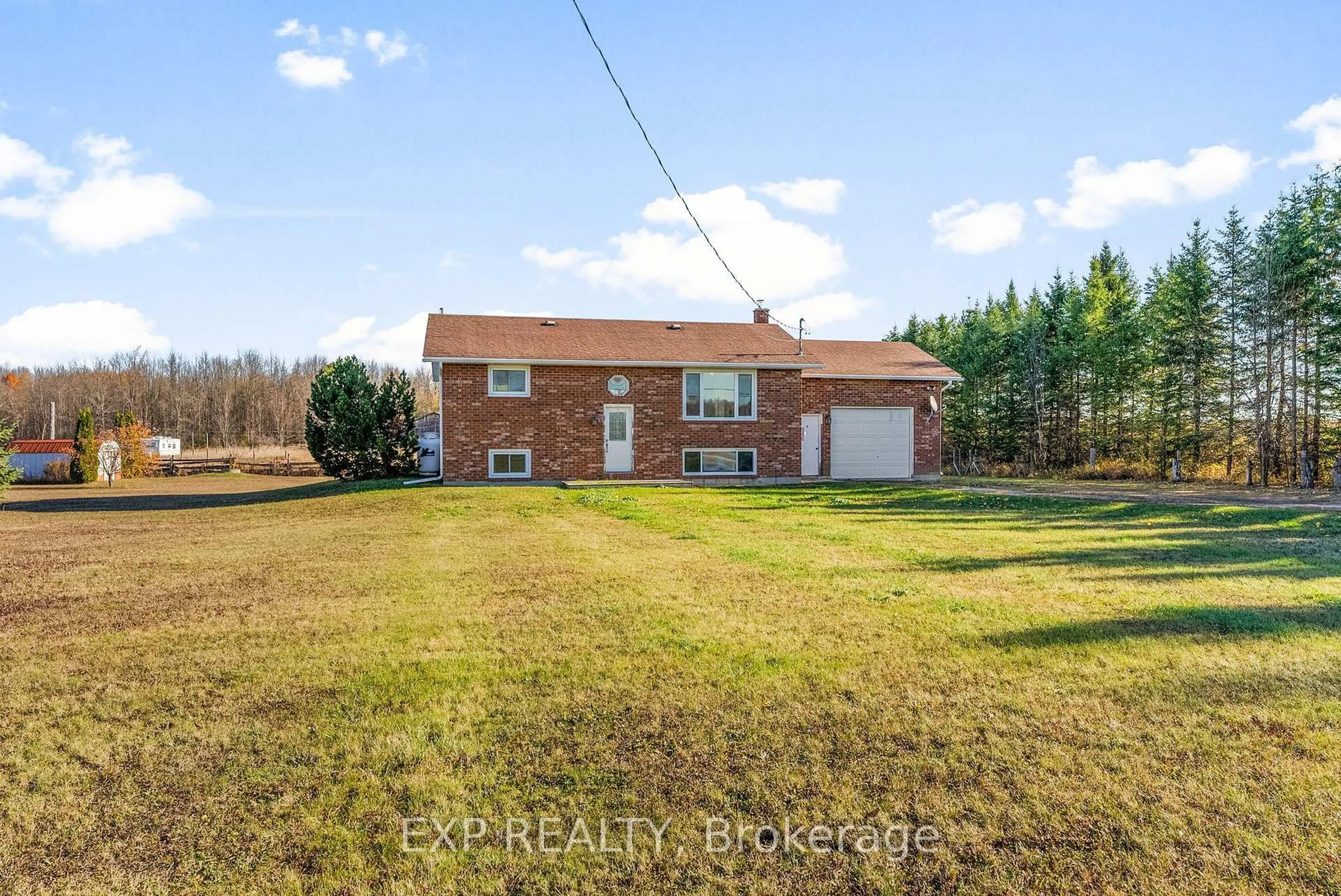 A pic from outside/outdoor area/front of a property/back of a property/a pic from drone, unknown for 1860 Lochwinnoch Rd, Renfrew Ontario K7V 3Z4