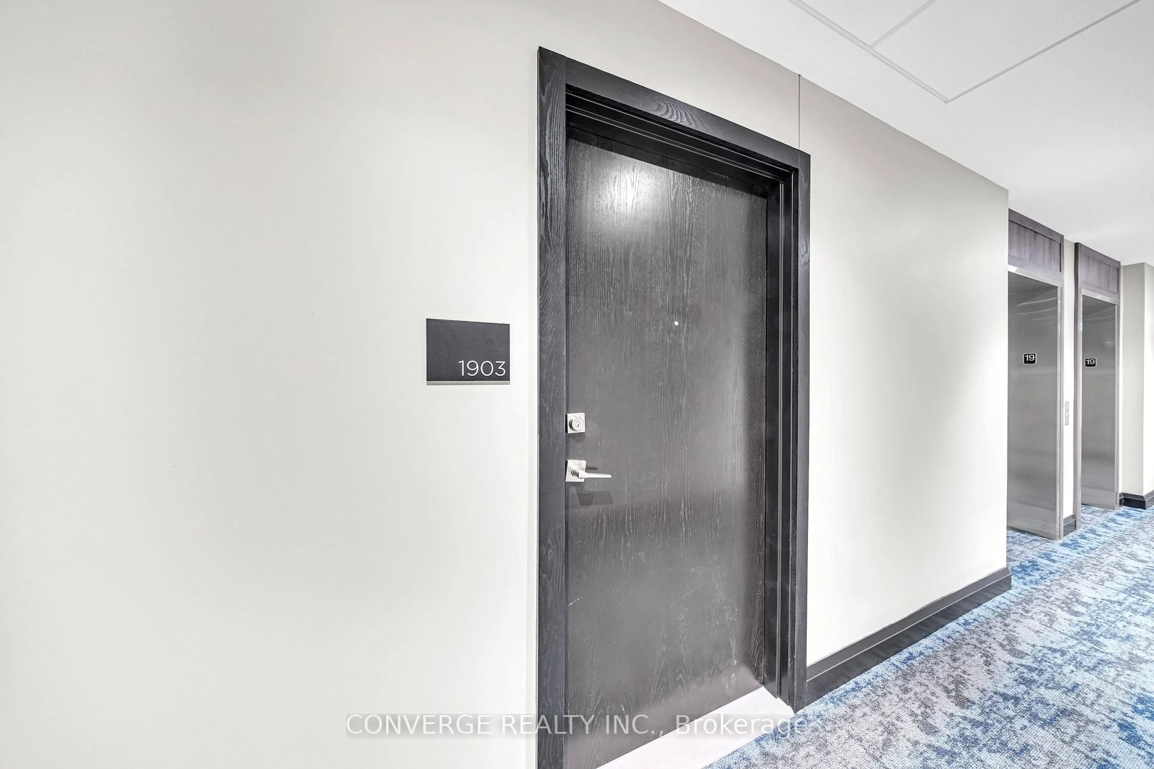 Indoor foyer for 15 Glebe St #1903, Cambridge Ontario N1S 0C3