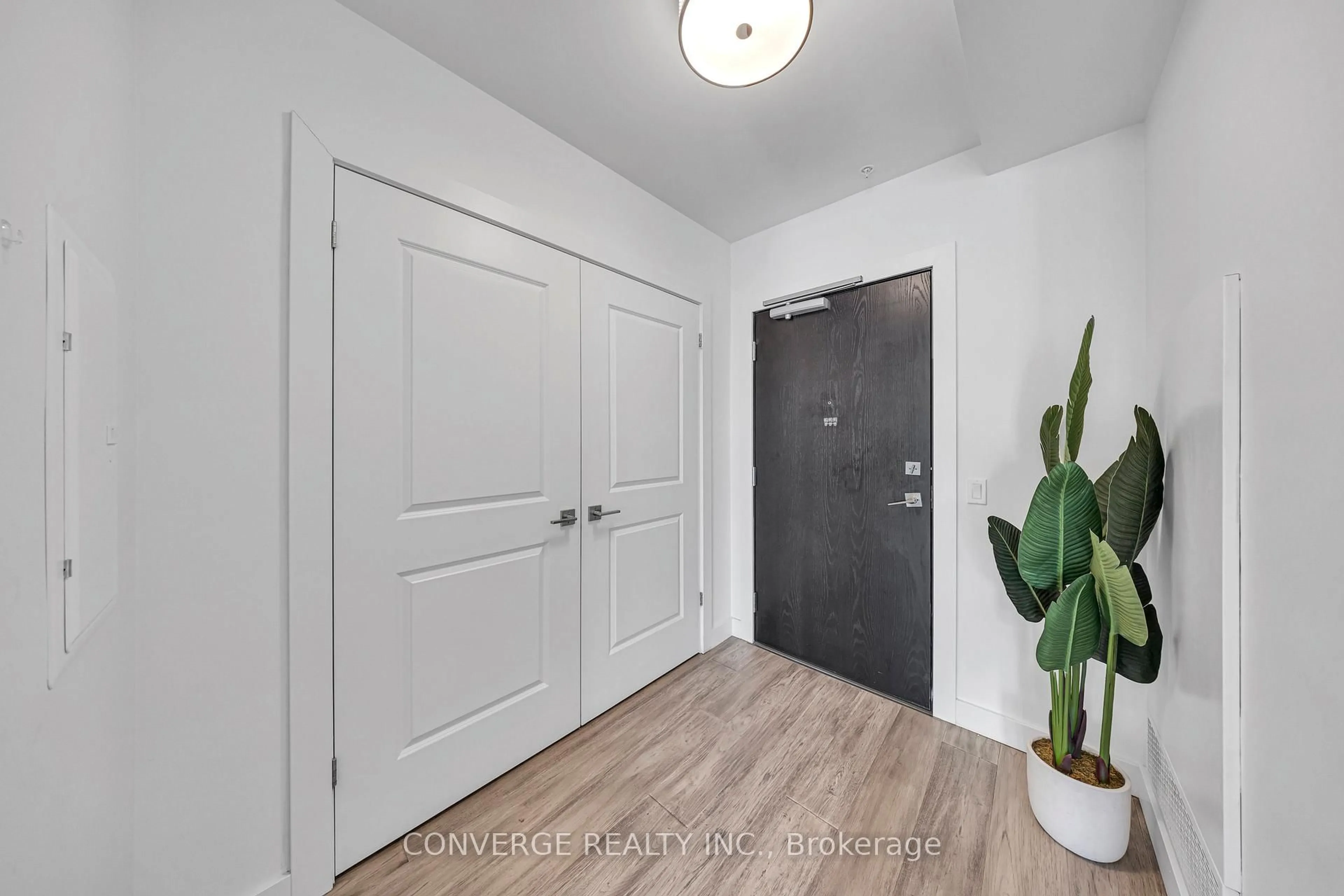 Indoor entryway for 15 Glebe St #1903, Cambridge Ontario N1S 0C3