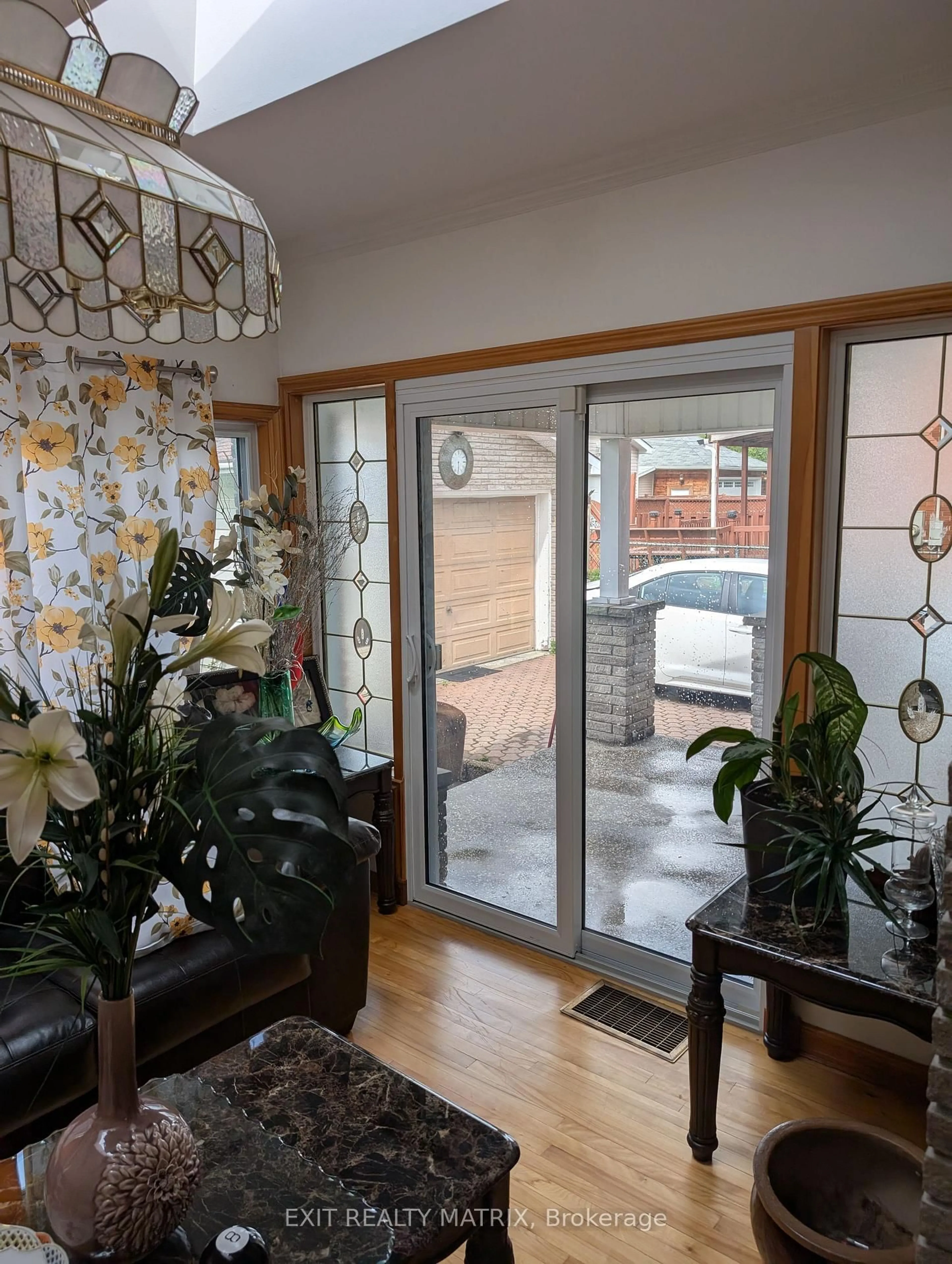Indoor entryway for 393 Donald St, Ottawa Ontario K1K 1M2