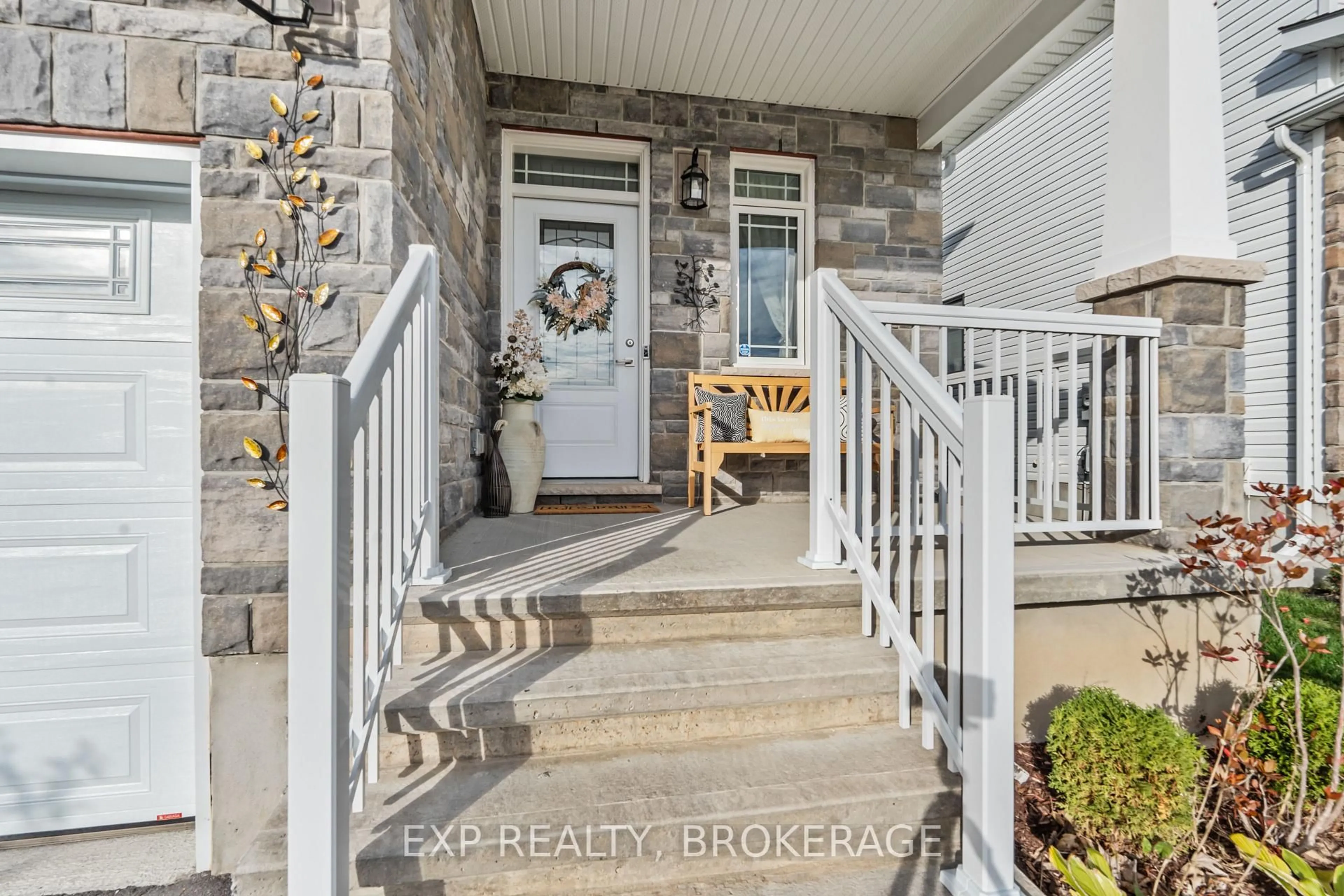Indoor entryway for 1413 REMINGTON Ave, Kingston Ontario K7P 0T4
