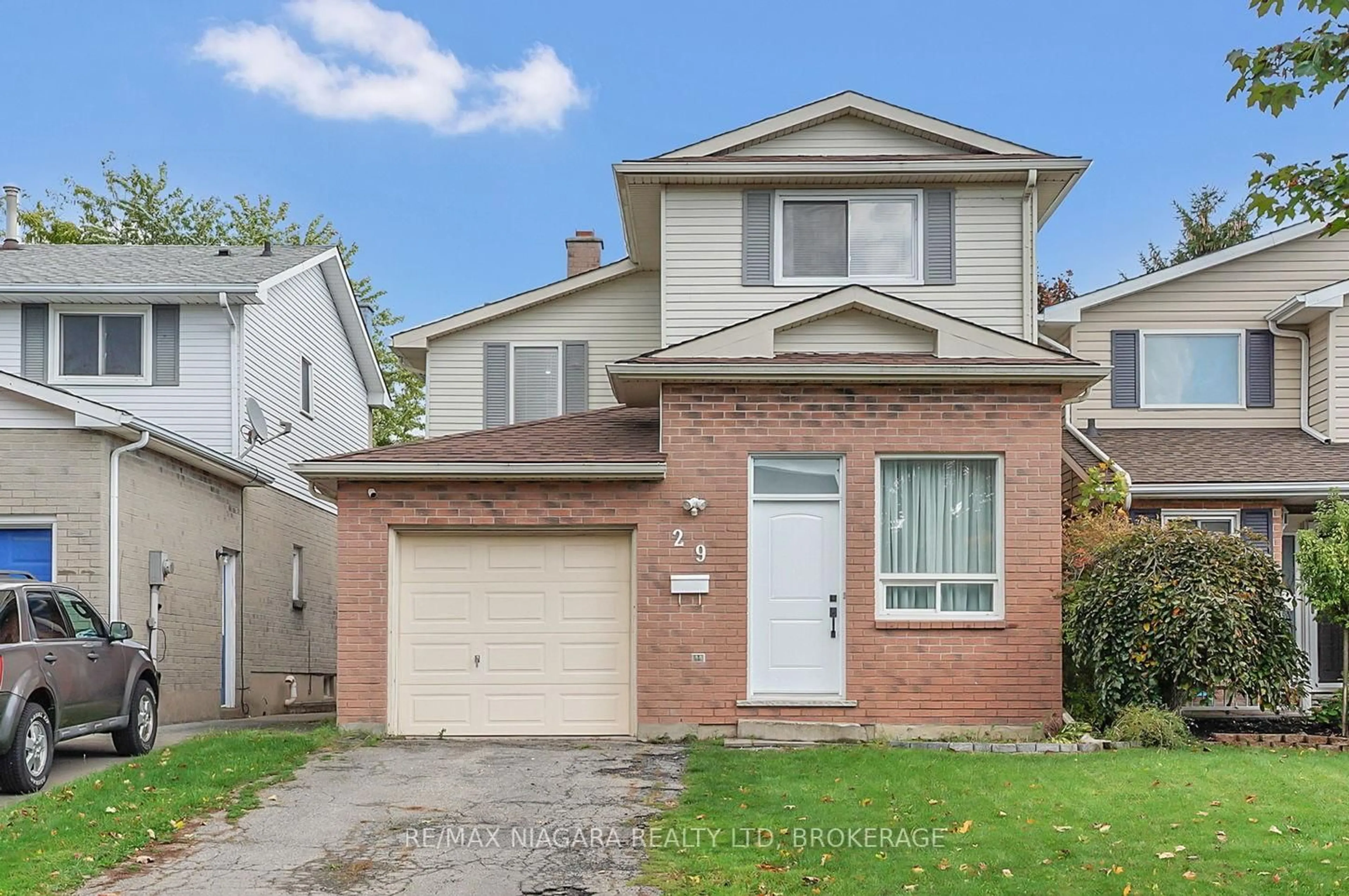 Home with brick exterior material, street for 29 BAXTER Cres, Thorold Ontario L2Z 4S1