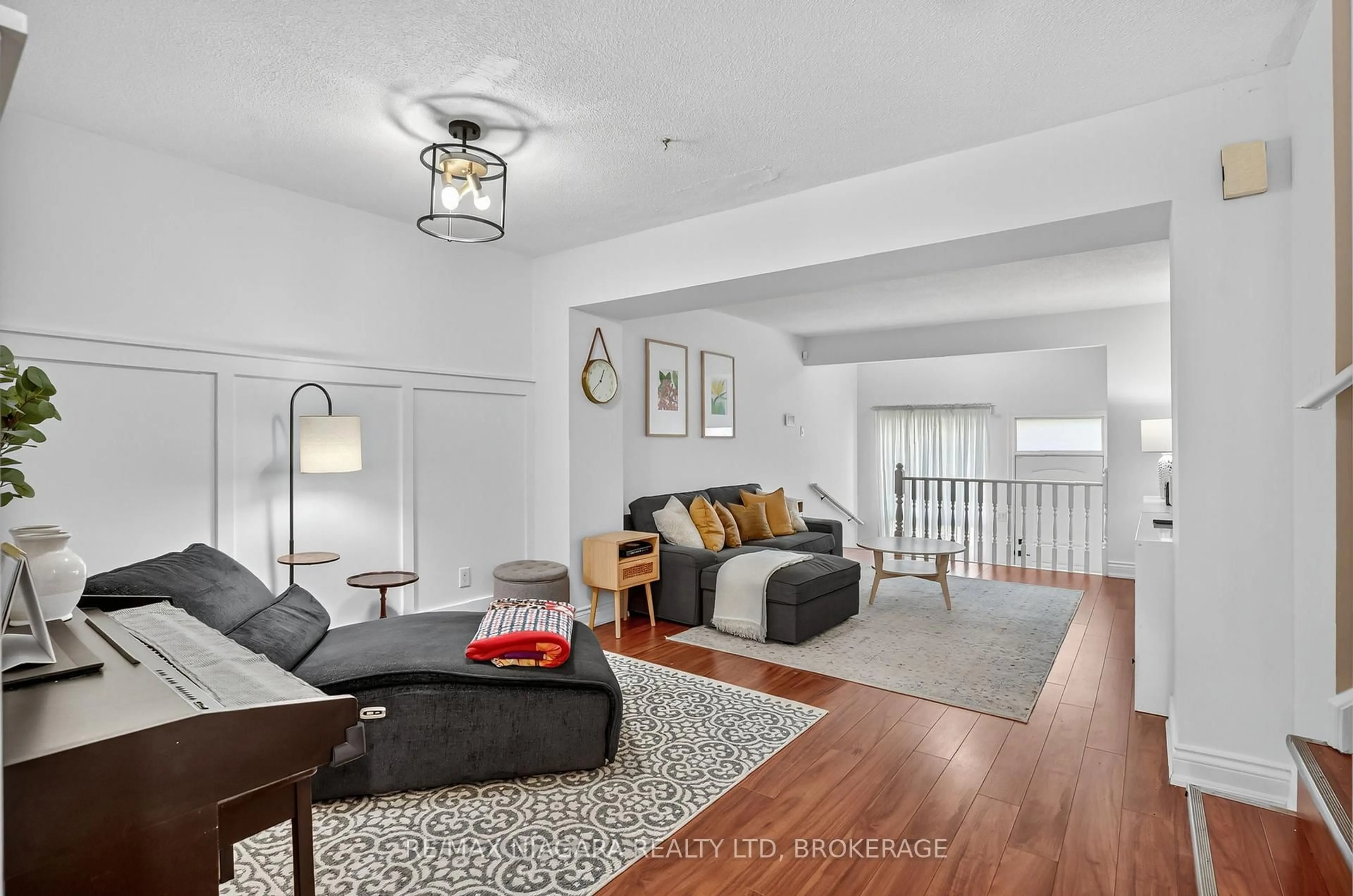 Living room with furniture, unknown for 29 BAXTER Cres, Thorold Ontario L2Z 4S1