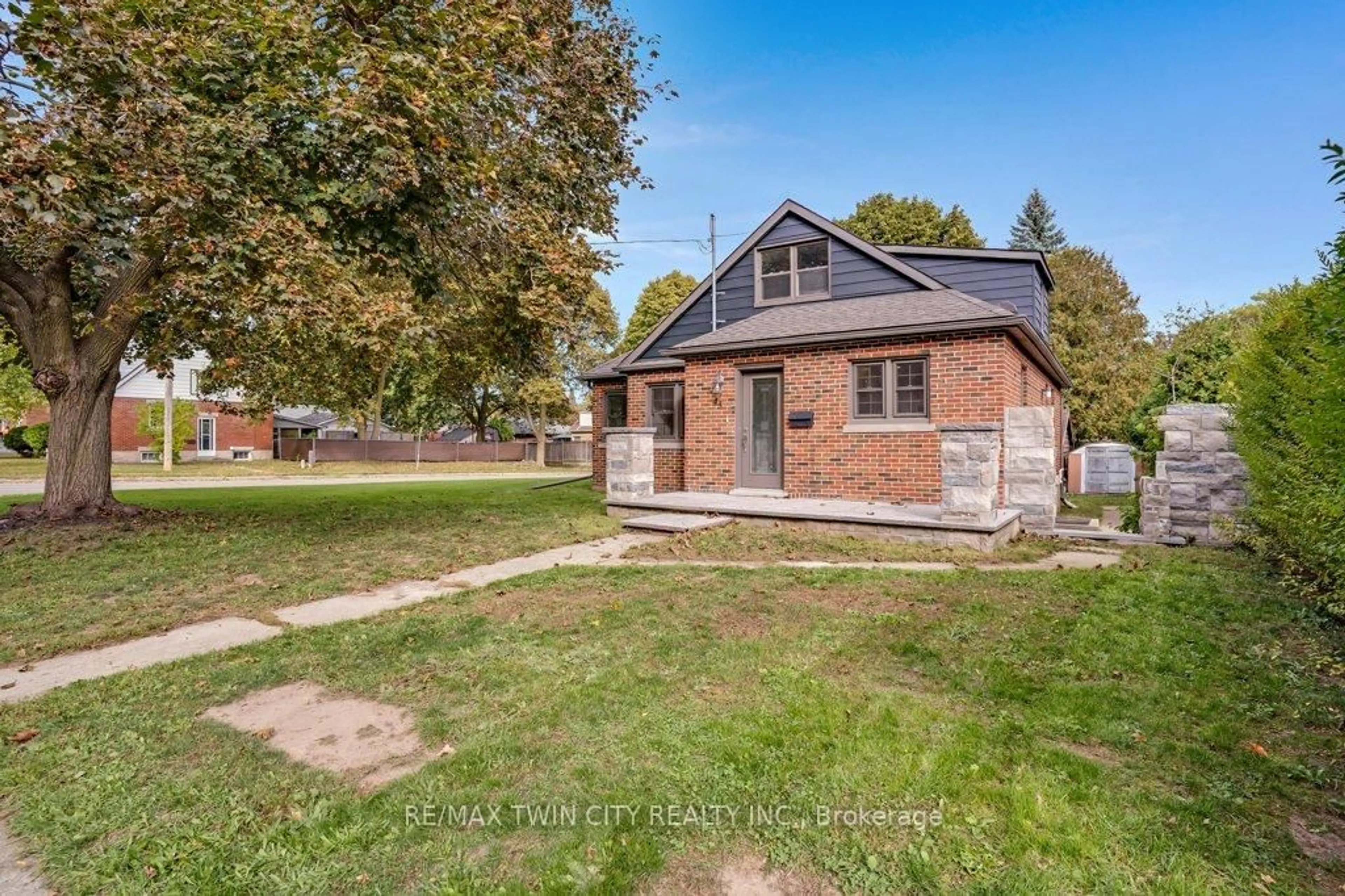Home with brick exterior material, street for 43 Dudhope Ave, Cambridge Ontario N1R 4T4