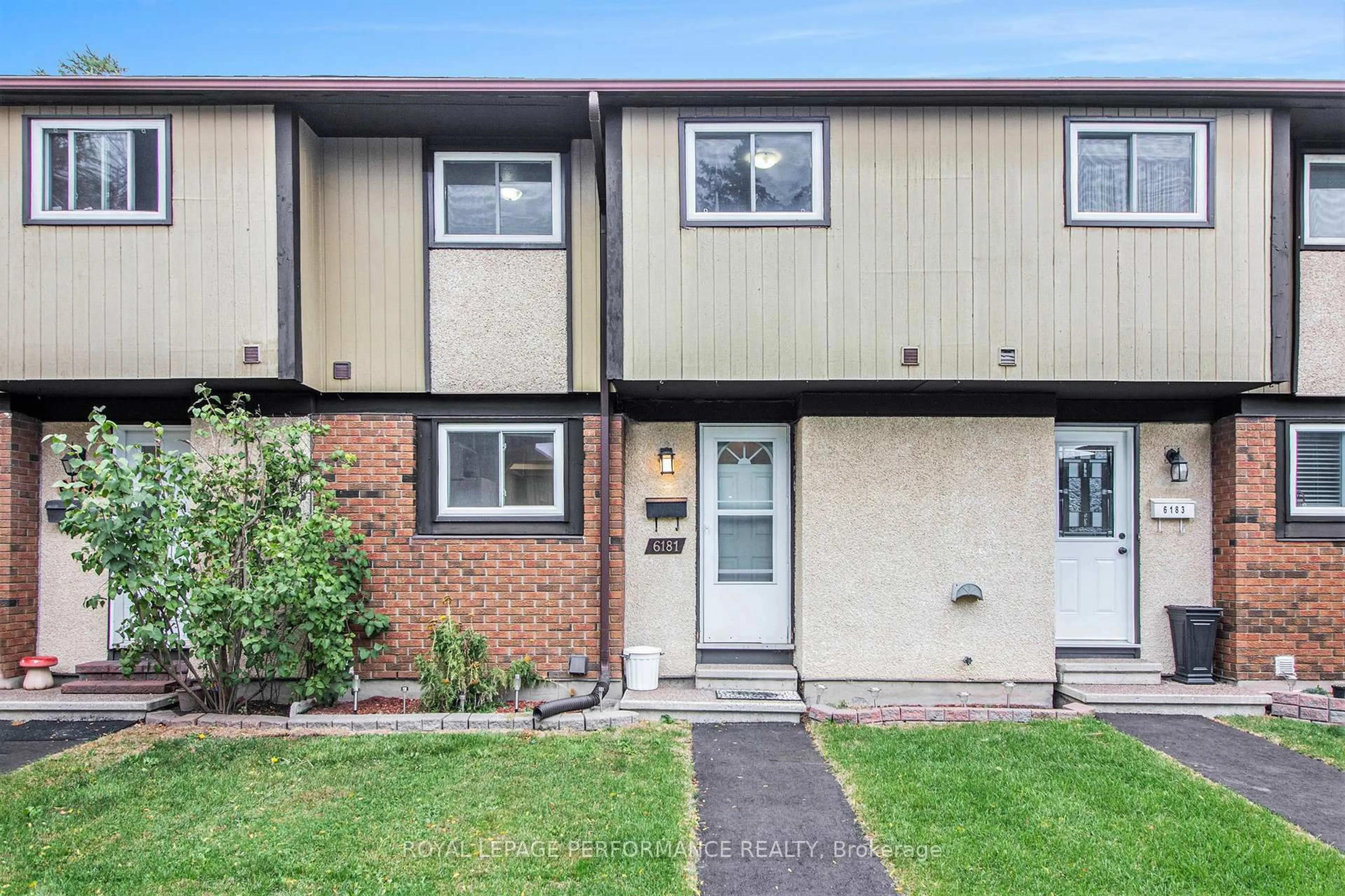 Home with vinyl exterior material, street for 6181 Brookside Lane #43, Ottawa Ontario K1C 2K6