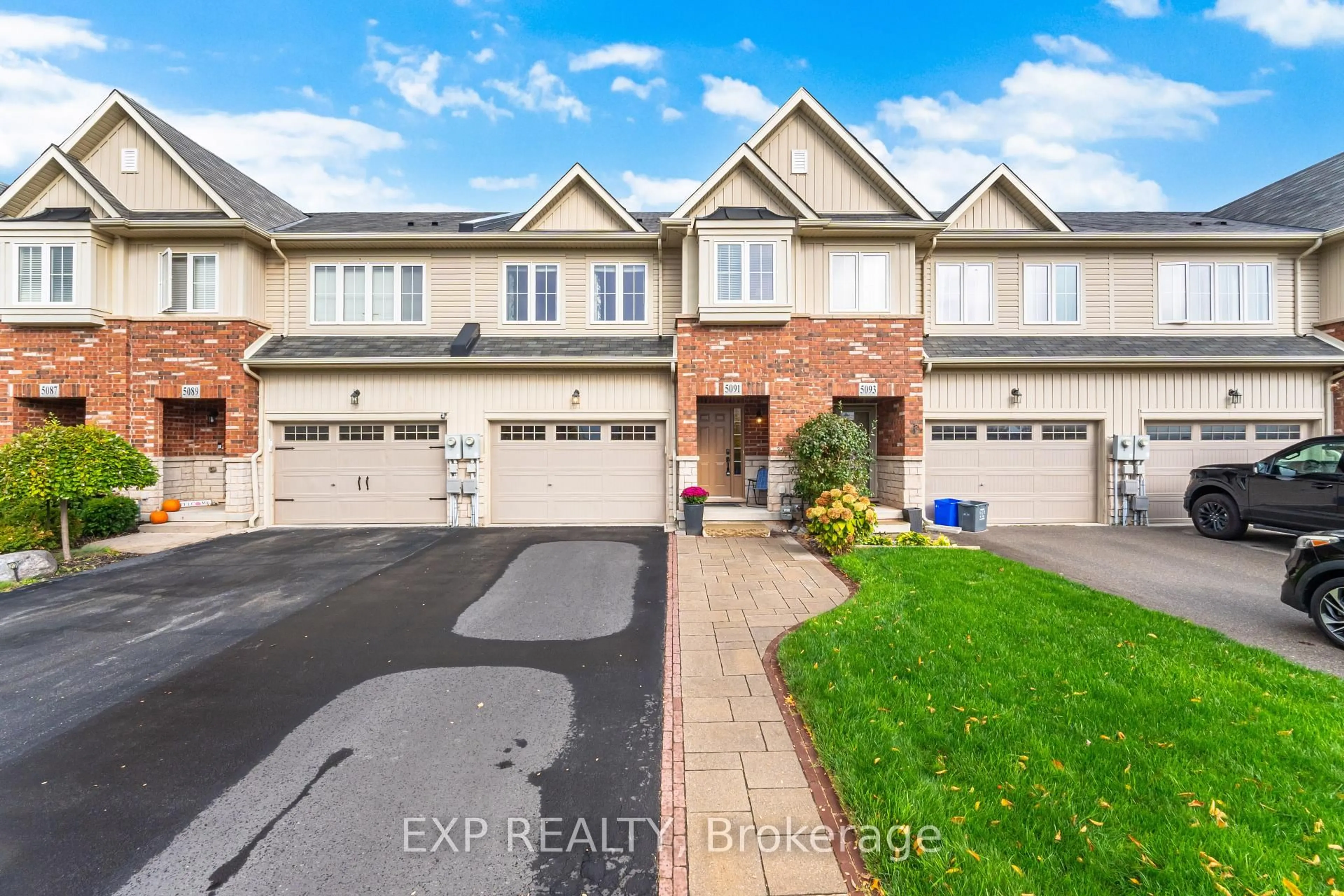 A pic from outside/outdoor area/front of a property/back of a property/a pic from drone, street for 5091 Alyssa Dr, Lincoln Ontario L0R 1B2